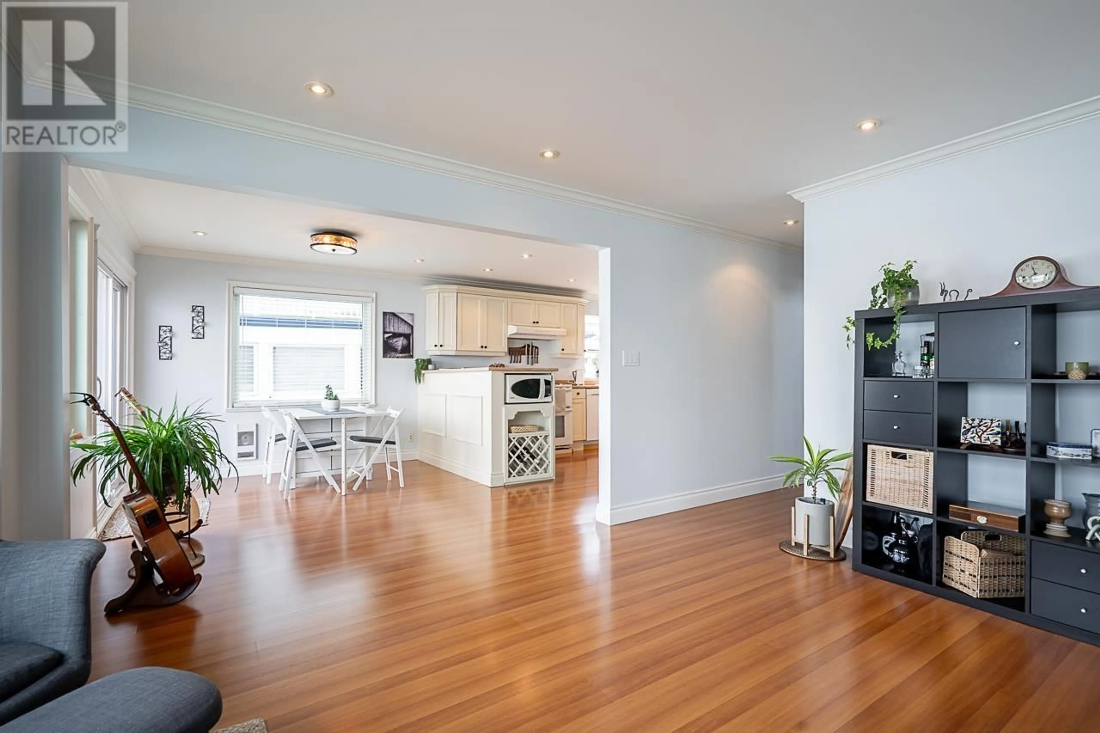 Open concept kitchen, wood/laminate floor for 8 - 3871 RIVER ROAD, Delta British Columbia V4K3N2