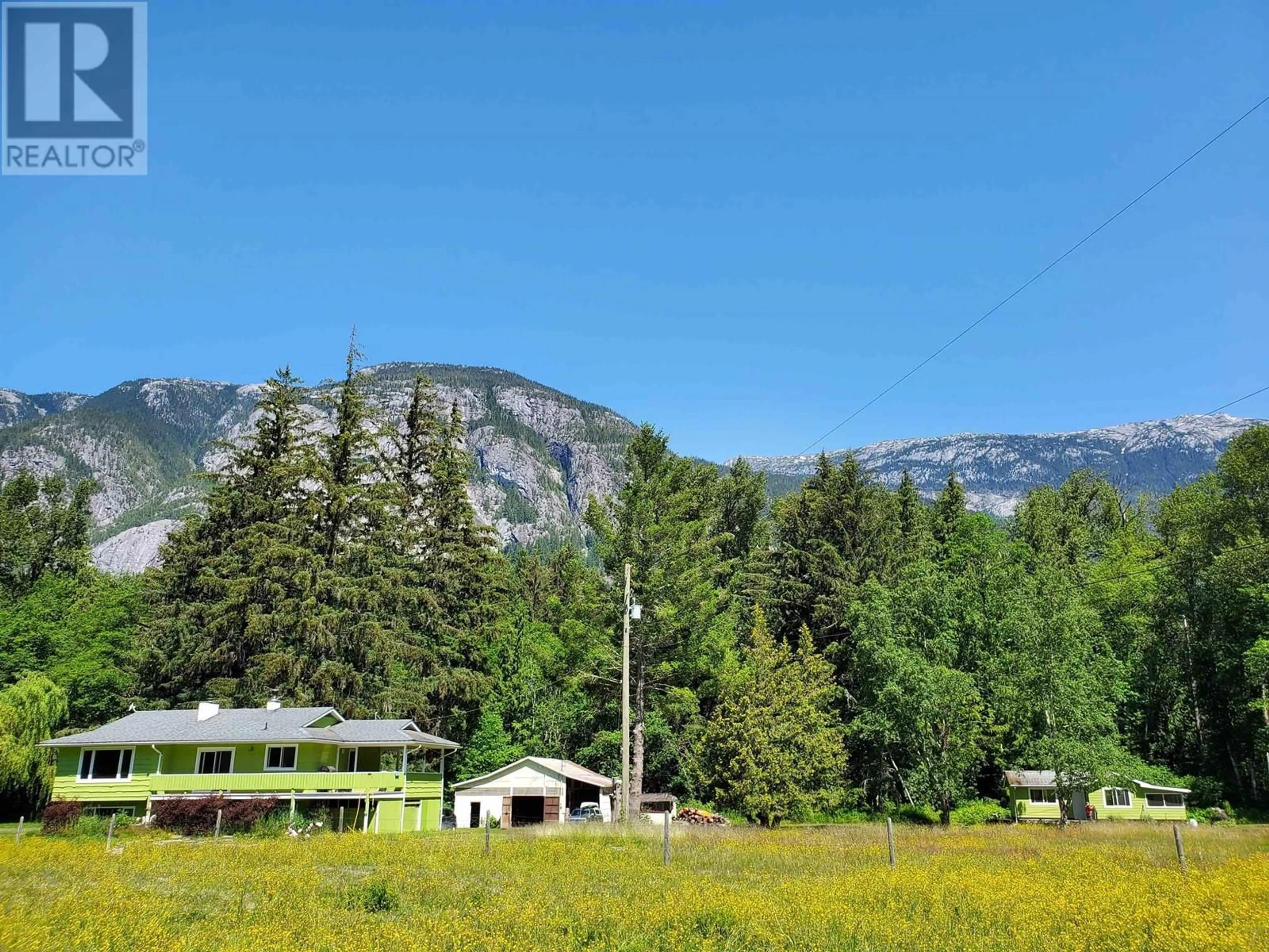 Patio, mountain view for 1690 MACKENZIE 20 HIGHWAY, Hagensborg British Columbia V0T1H0