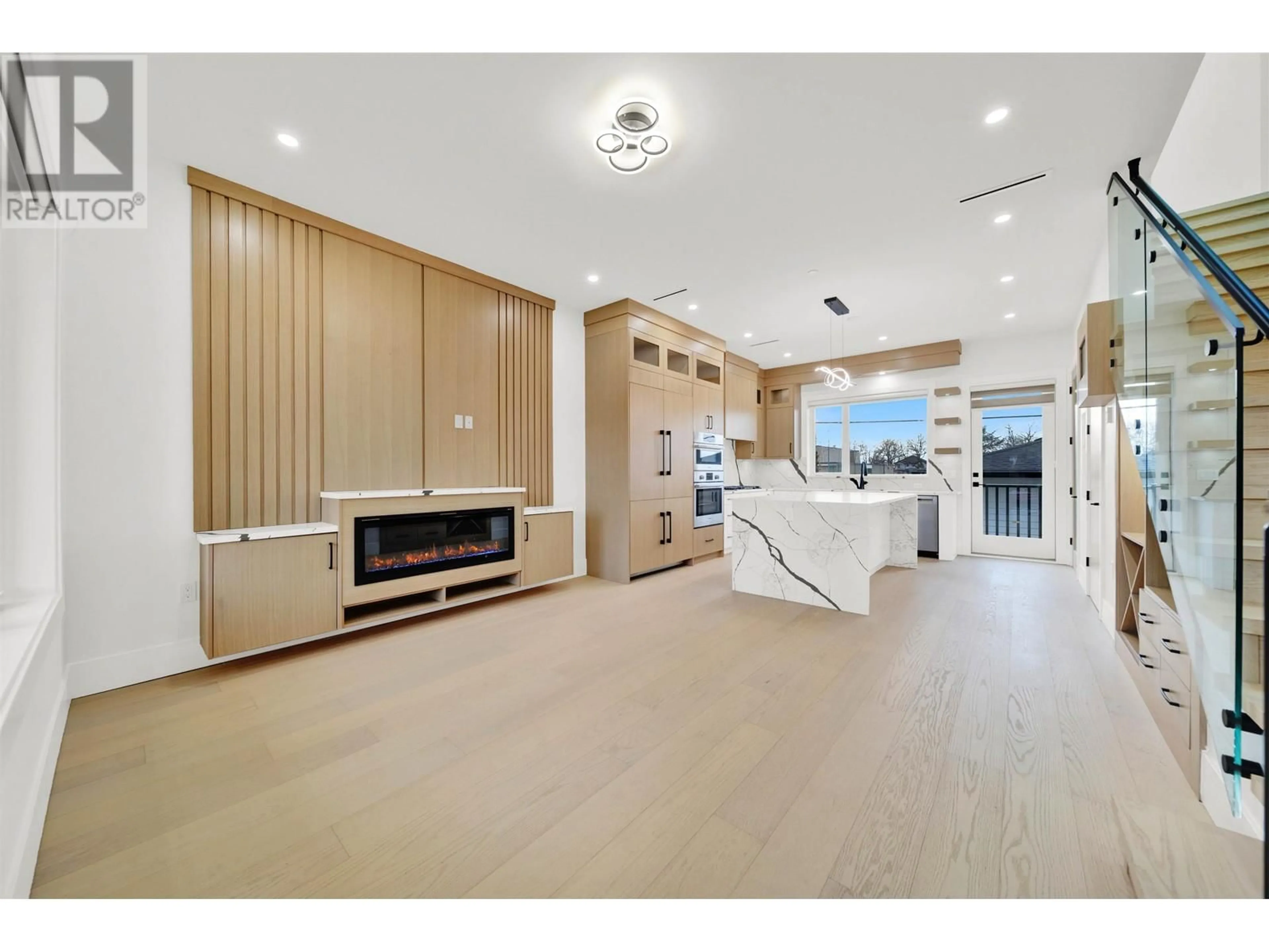 Unknown for 6157 ARLINGTON STREET, Vancouver British Columbia V5S3N4