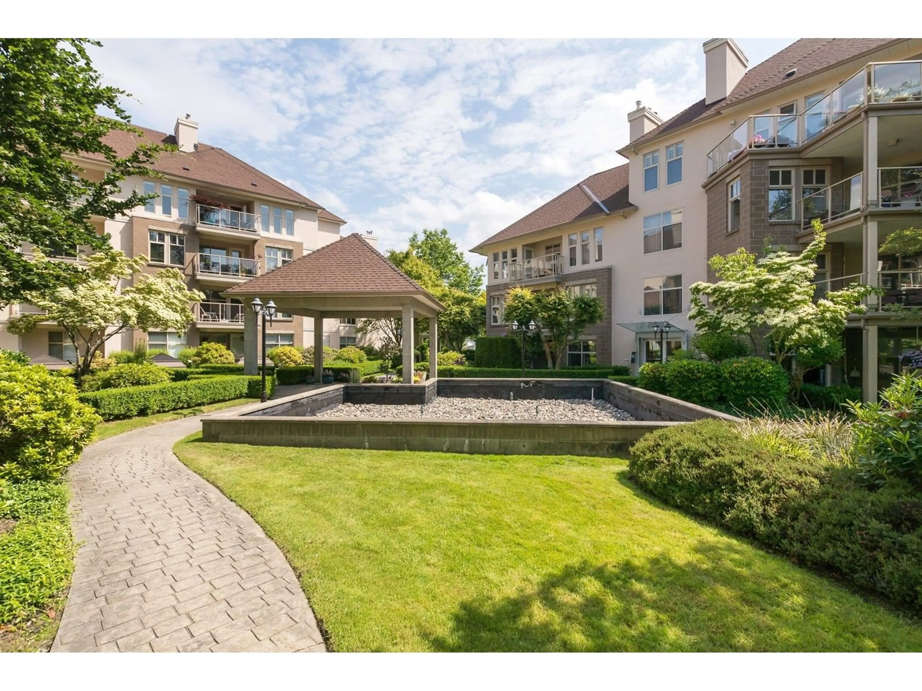 Patio, unknown for 305 - 1929 154, Surrey British Columbia V4A4S2
