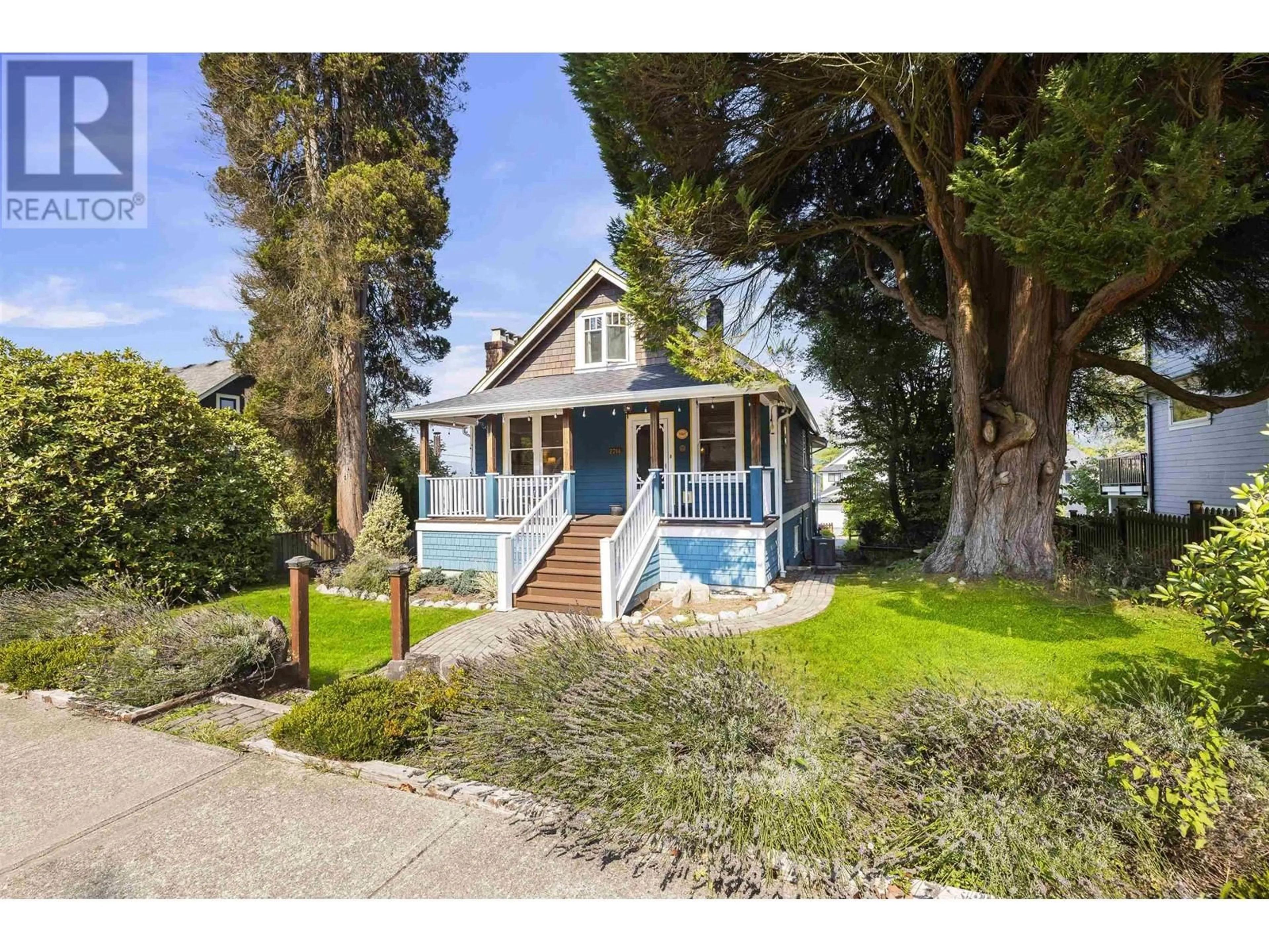 A pic from outside/outdoor area/front of a property/back of a property/a pic from drone, street for 2714 HENRY STREET, Port Moody British Columbia V3H2J9