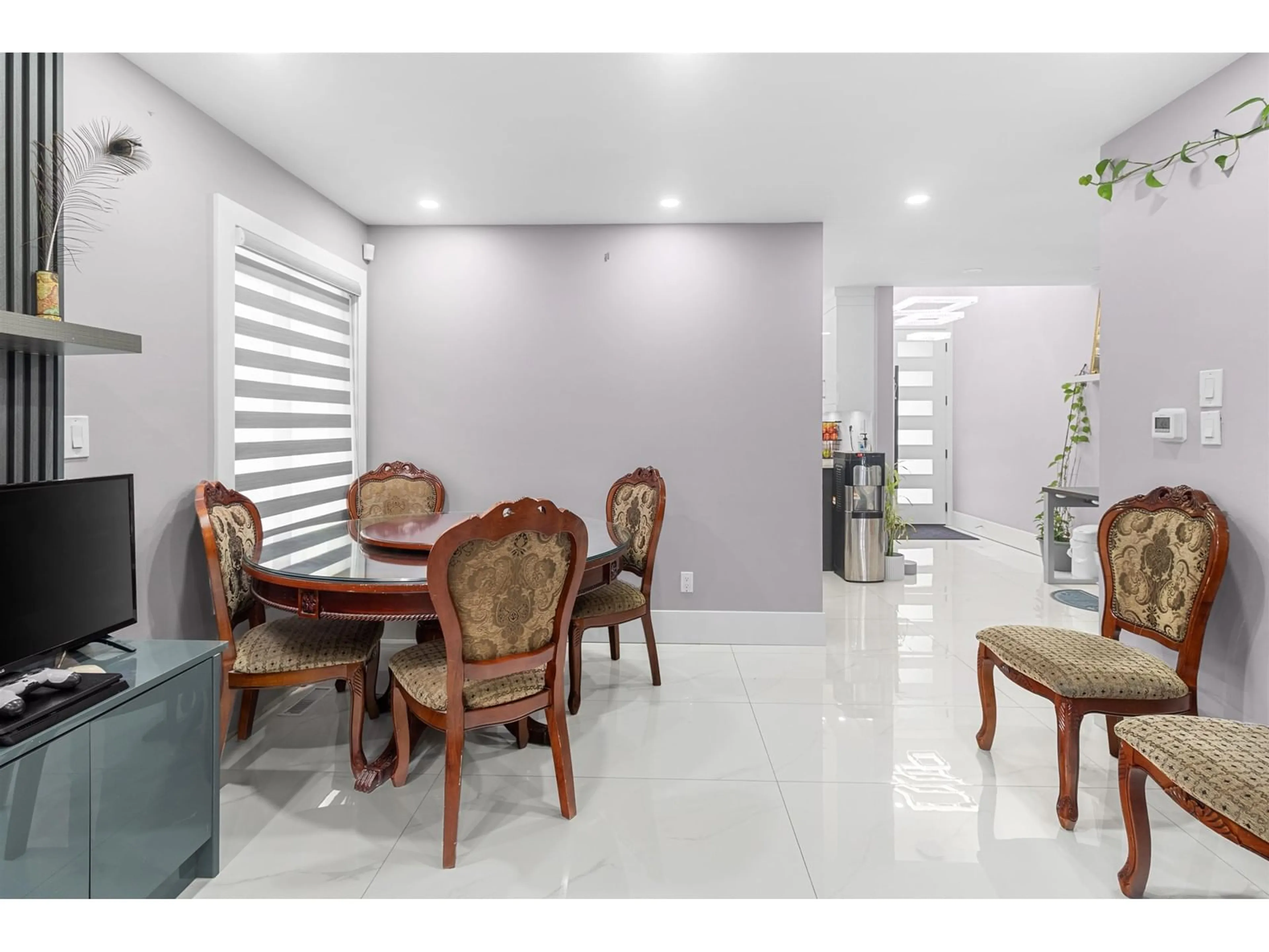 Dining room, ceramic/tile floor for 7068 129A STREET, Surrey British Columbia V3W6T3
