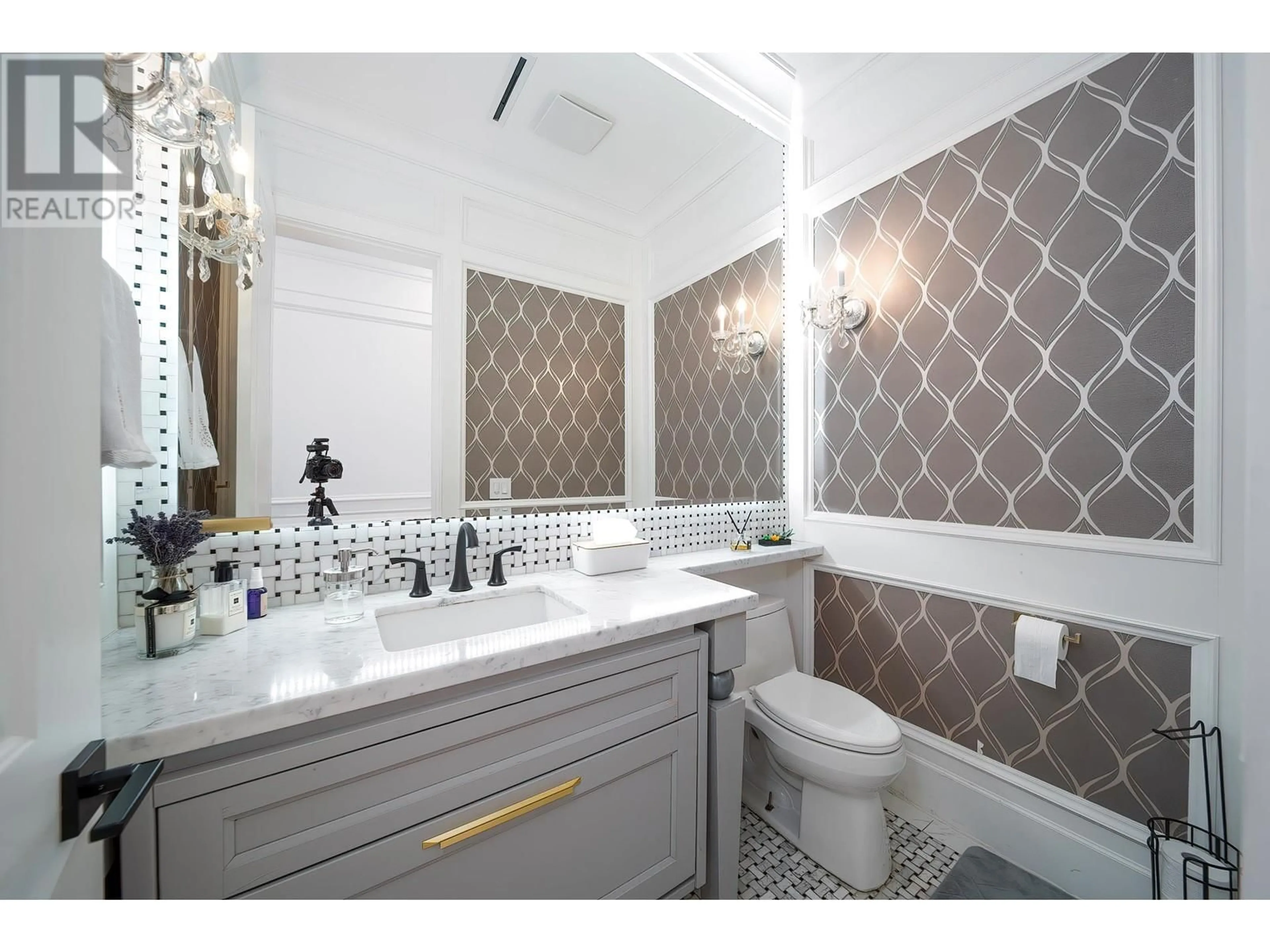 Contemporary bathroom, ceramic/tile floor for 9399 KIRKMOND CRESCENT, Richmond British Columbia V7E1M7