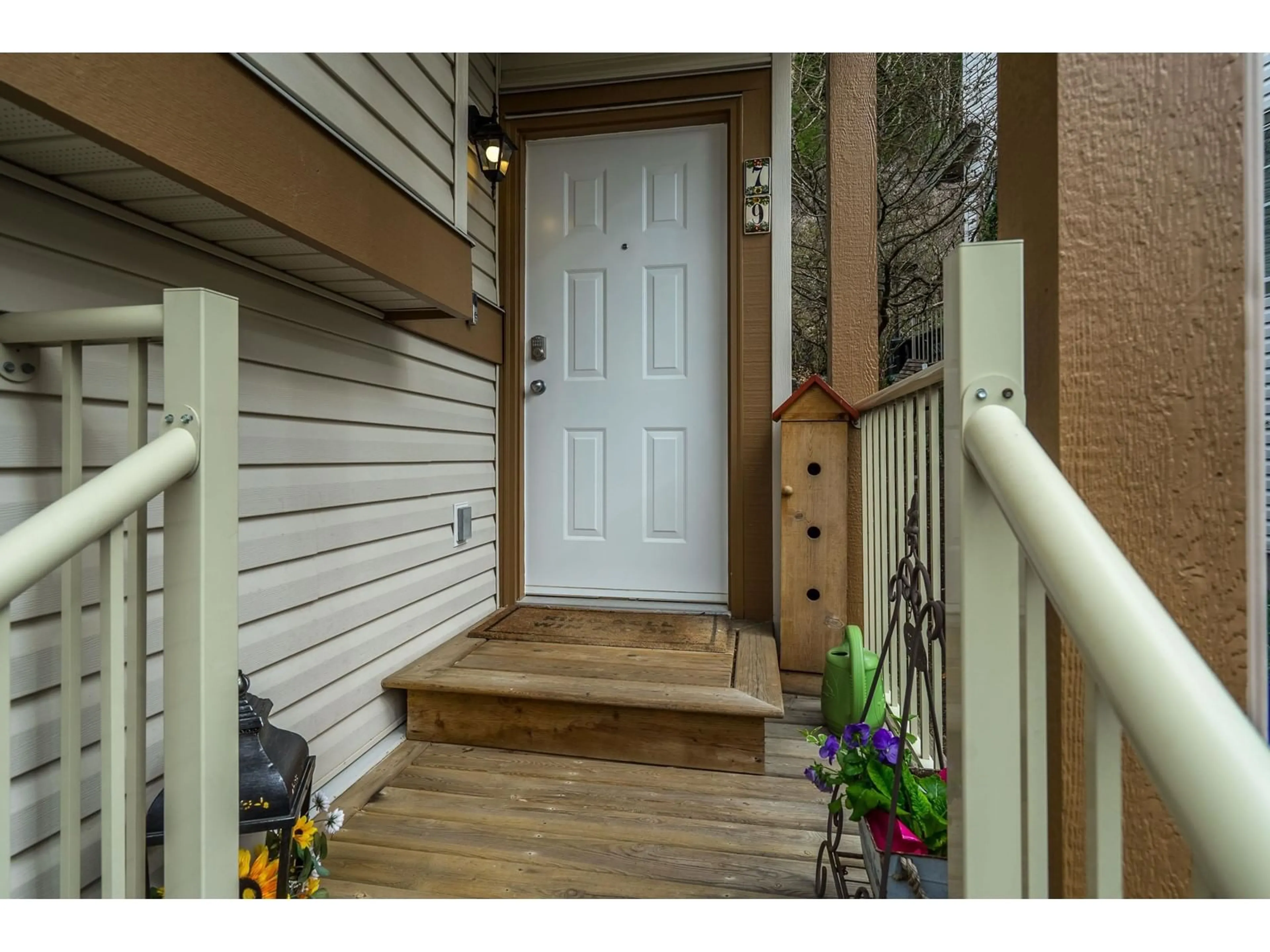 Indoor entryway for 79 - 35287 OLD YALE, Abbotsford British Columbia V3G8H5