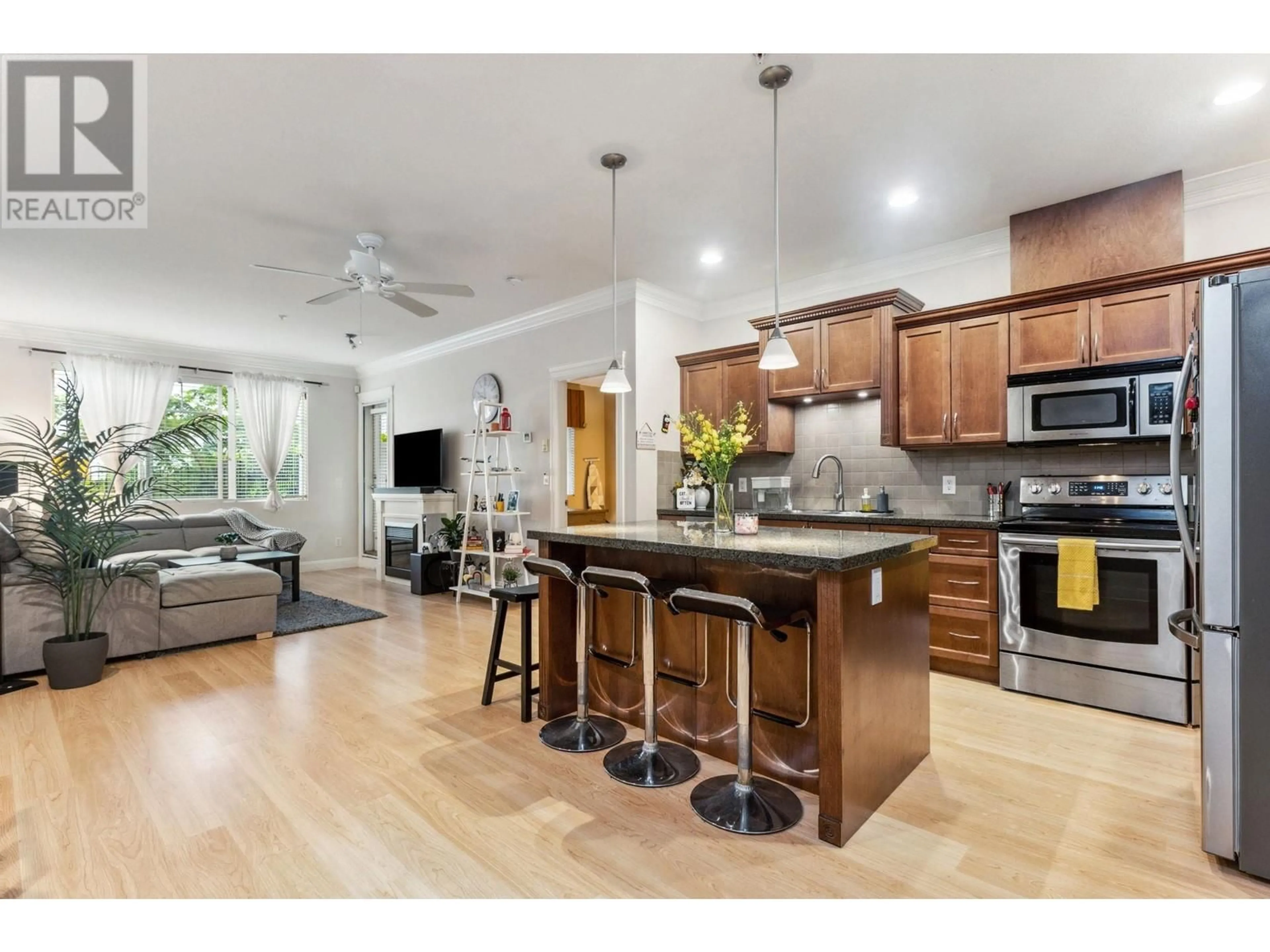 Open concept kitchen, wood/laminate floor for 106 - 22150 DEWDNEY TRUNK ROAD, Maple Ridge British Columbia V2X3H6