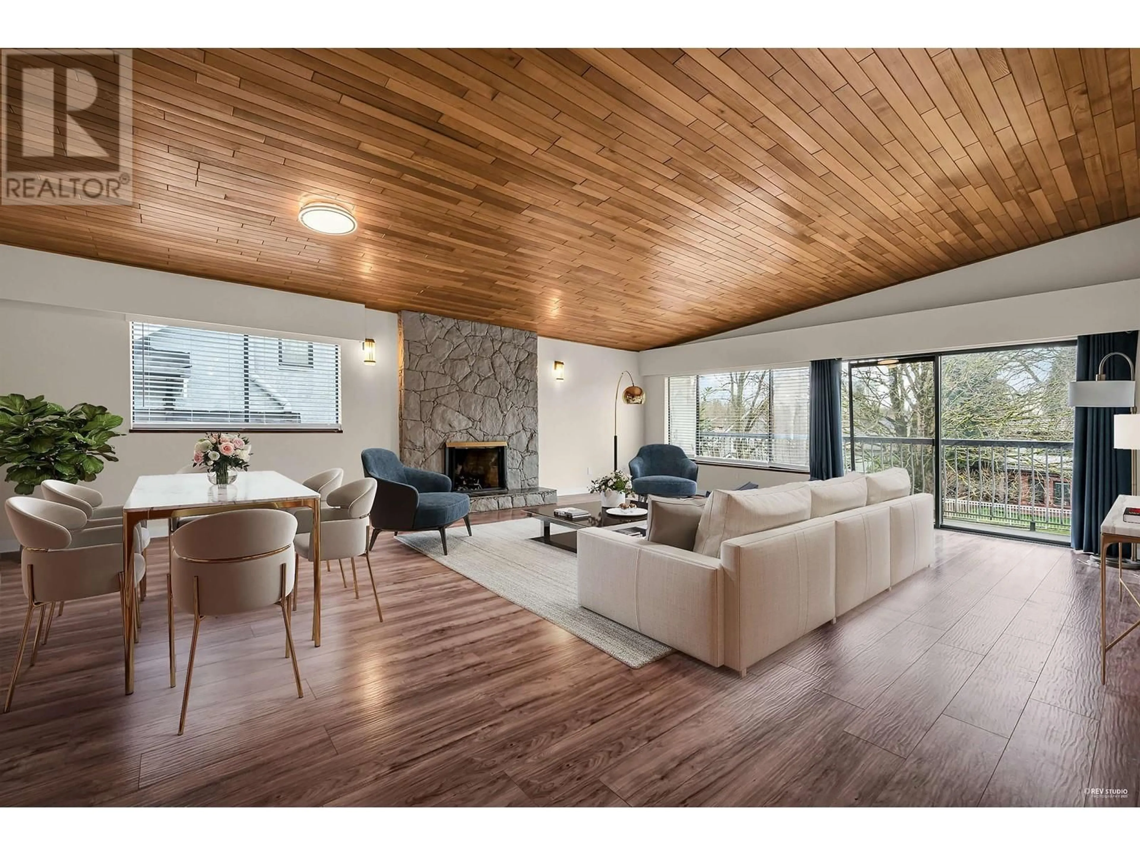 Living room with furniture, wood/laminate floor for 4163 ELGIN STREET, Vancouver British Columbia V5V4R3