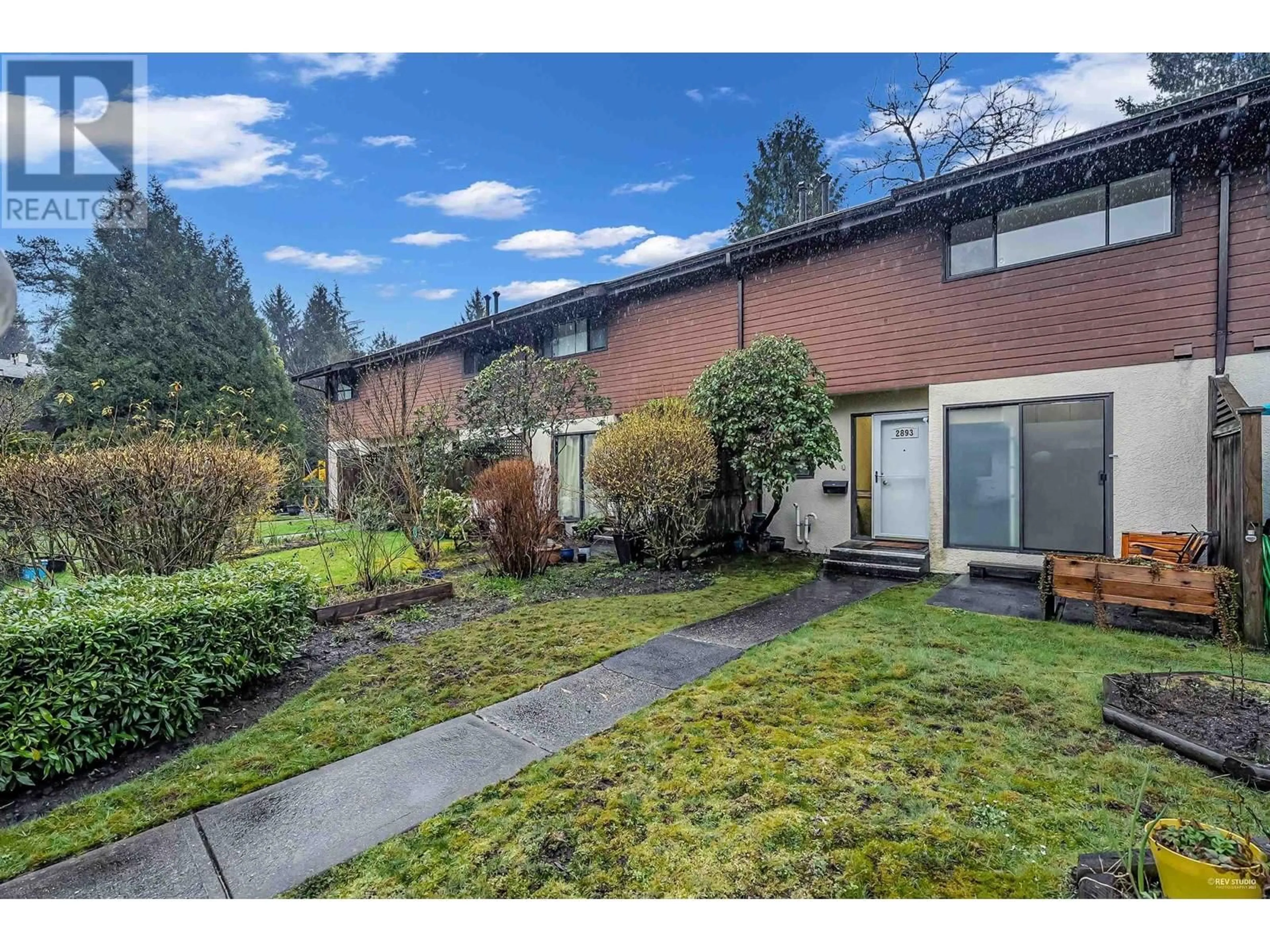 A pic from outside/outdoor area/front of a property/back of a property/a pic from drone, street for 2893 NEPTUNE CRESCENT, Burnaby British Columbia V3J7A4