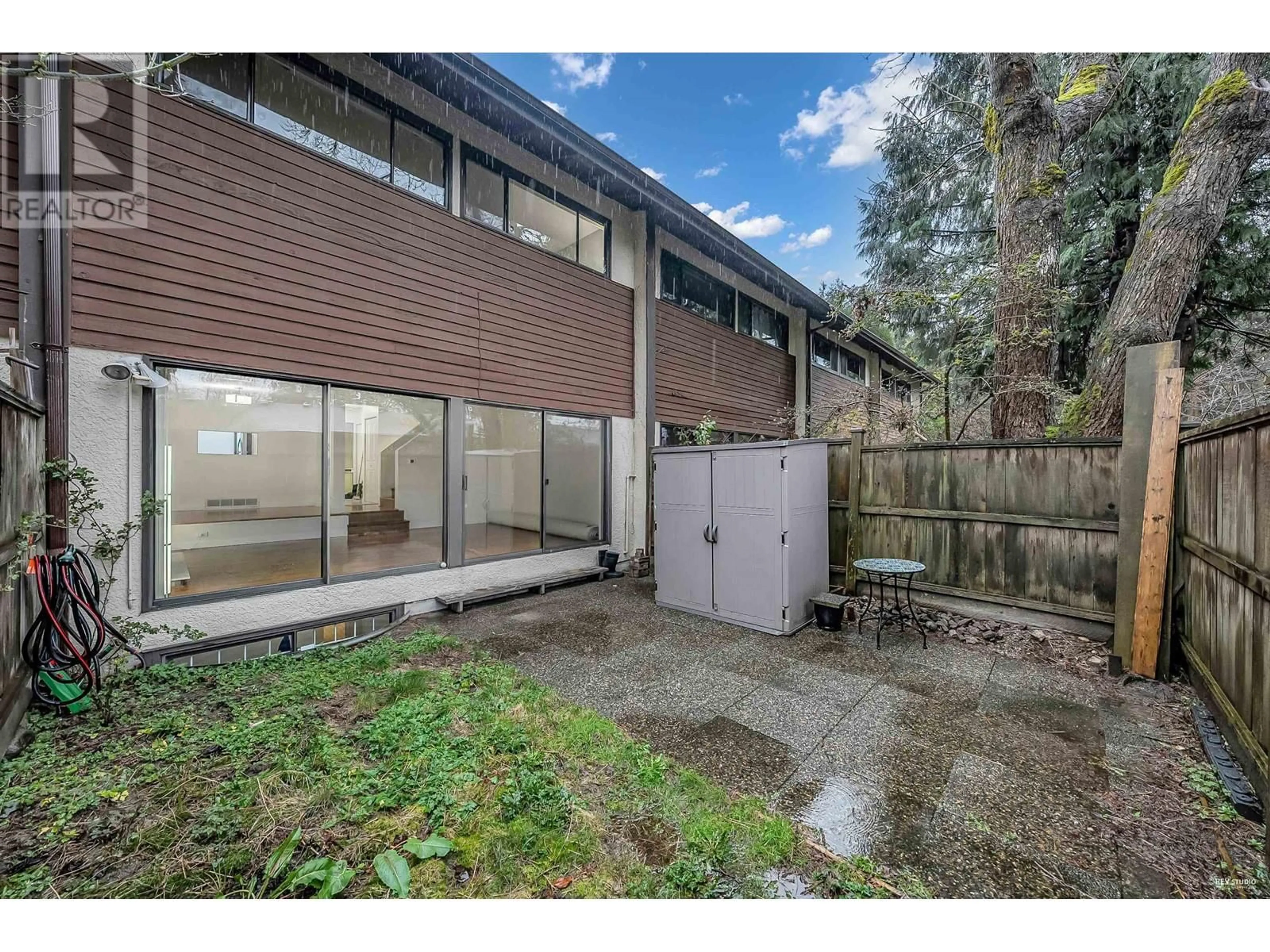 A pic from outside/outdoor area/front of a property/back of a property/a pic from drone, street for 2893 NEPTUNE CRESCENT, Burnaby British Columbia V3J7A4