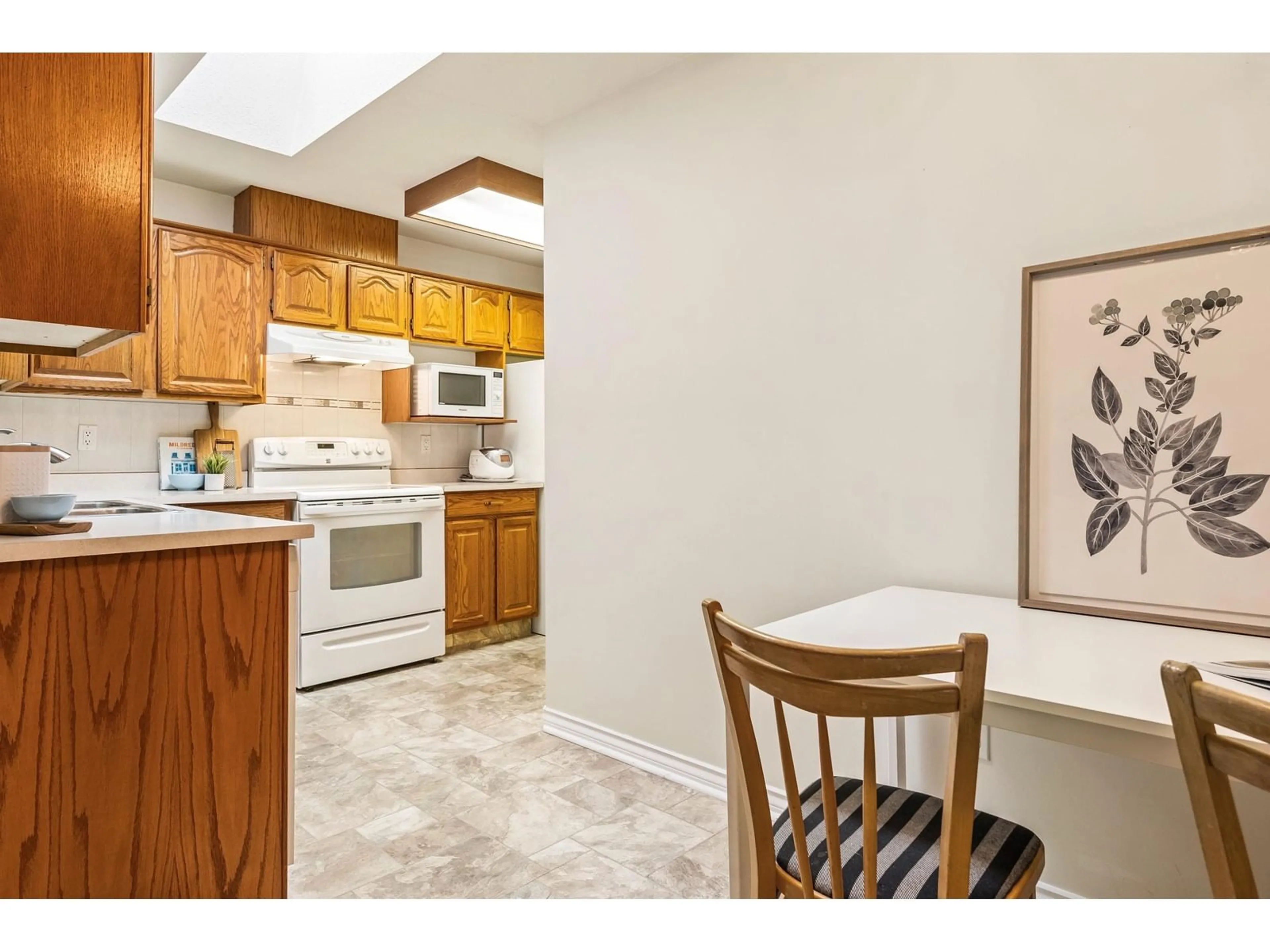 Standard kitchen, unknown for 312 - 8985 MARY STREET, Chilliwack British Columbia V2P4J4