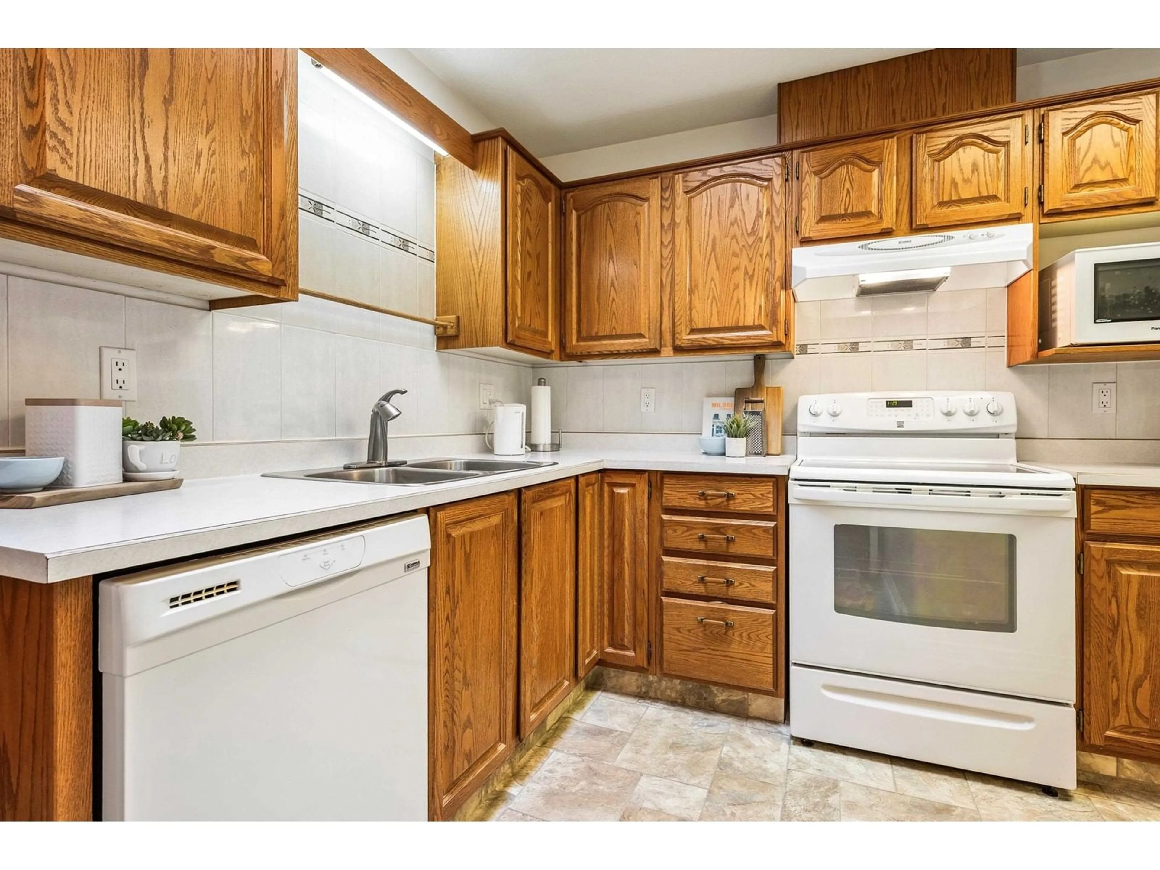 Standard kitchen, unknown for 312 - 8985 MARY STREET, Chilliwack British Columbia V2P4J4