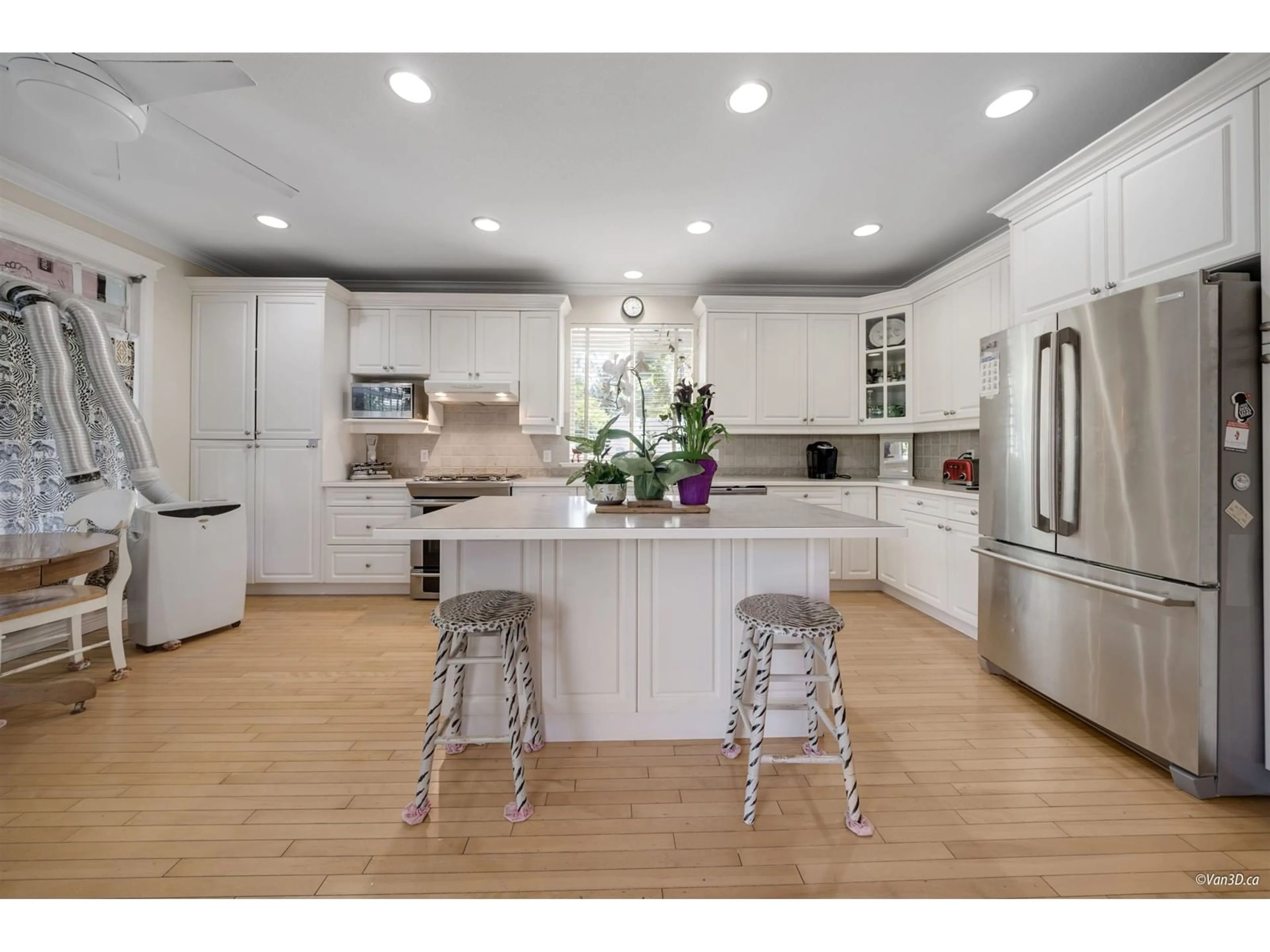 Open concept kitchen, unknown for 15210 29A, Surrey British Columbia V4P3K4