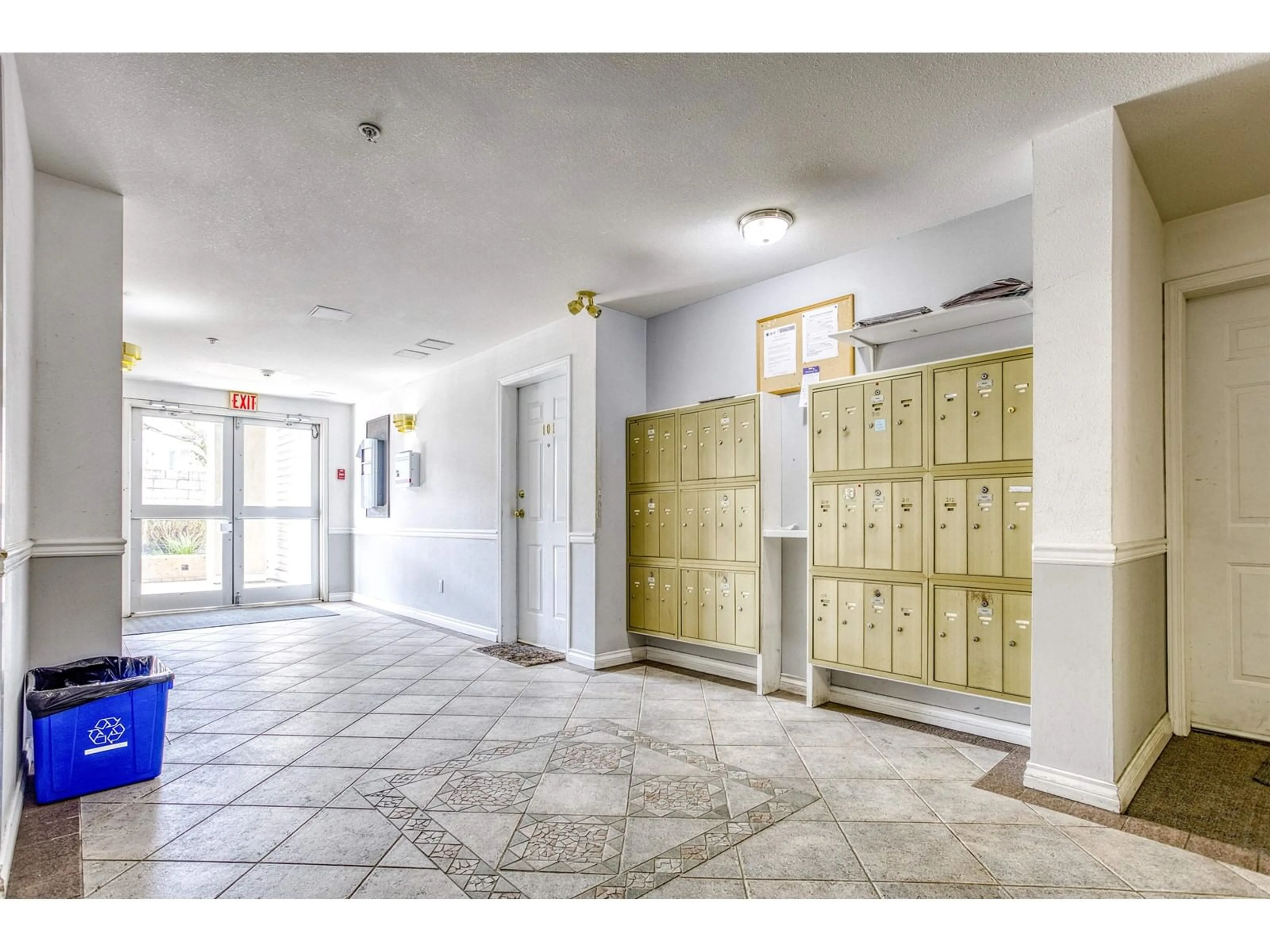 Indoor foyer for 214 - 12769 72, Surrey British Columbia V3W2M7