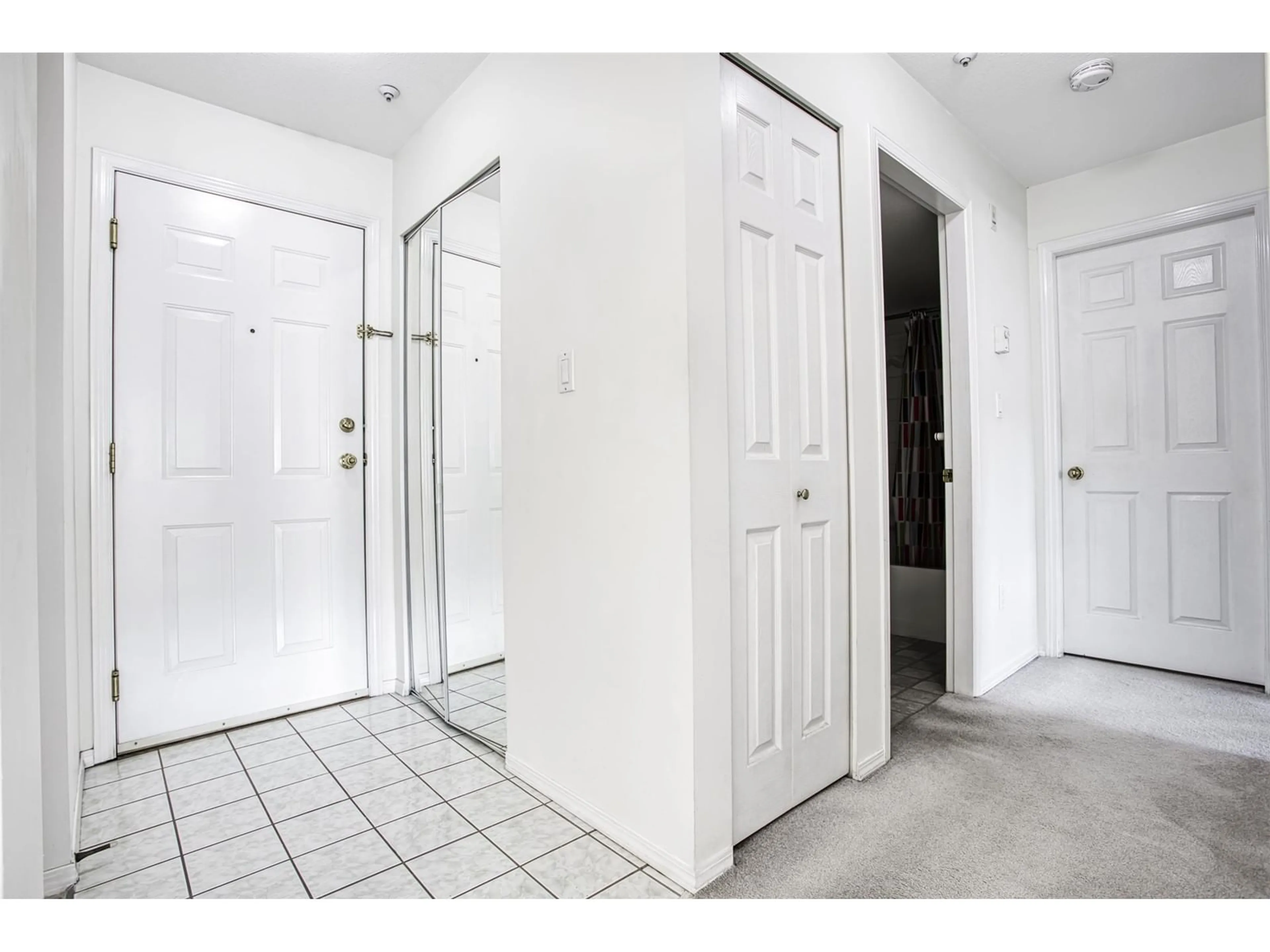 Indoor entryway for 214 - 12769 72, Surrey British Columbia V3W2M7