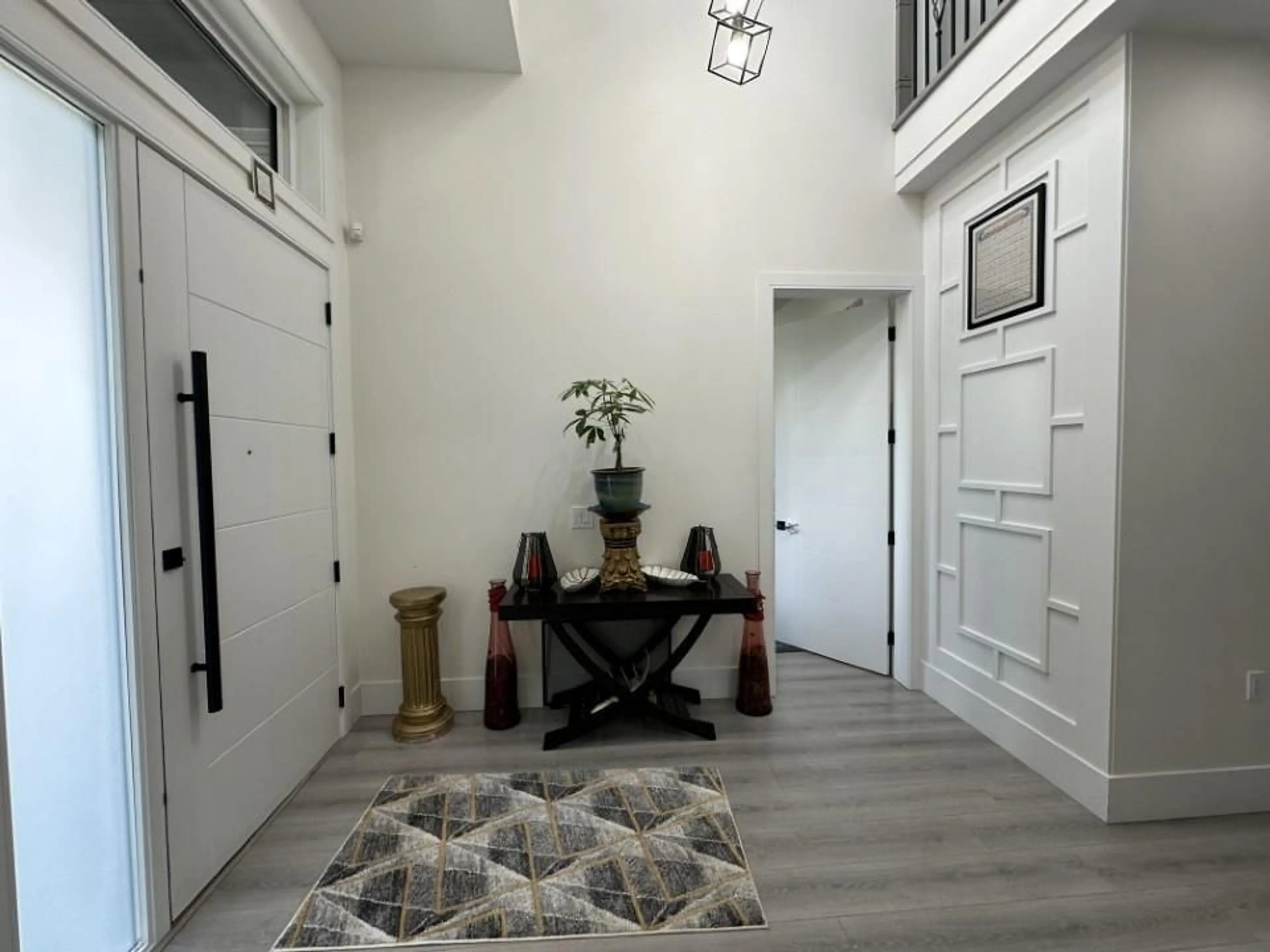 Indoor entryway for 18384 60, Surrey British Columbia V3S1V8