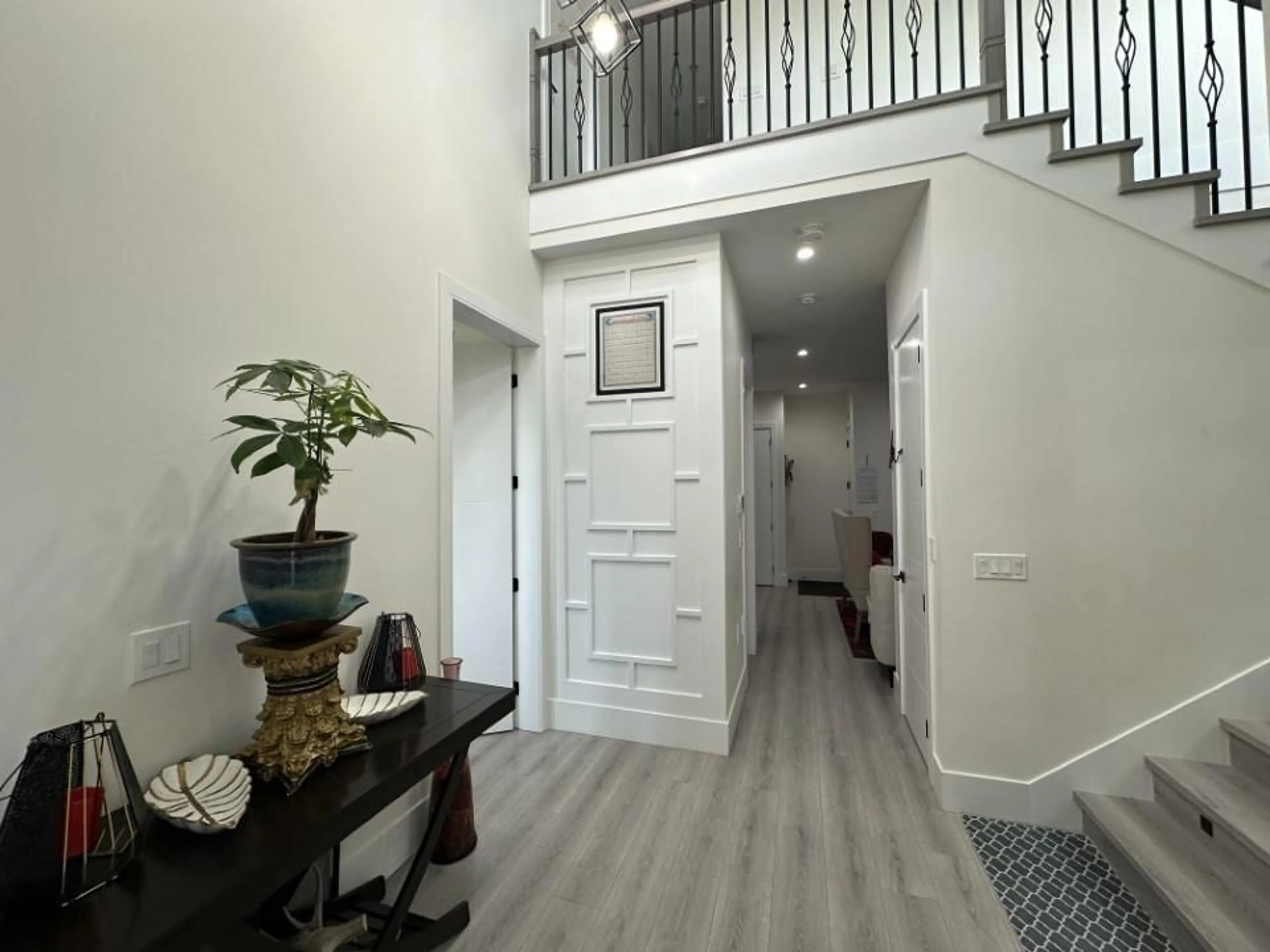 Indoor entryway for 18384 60, Surrey British Columbia V3S1V8