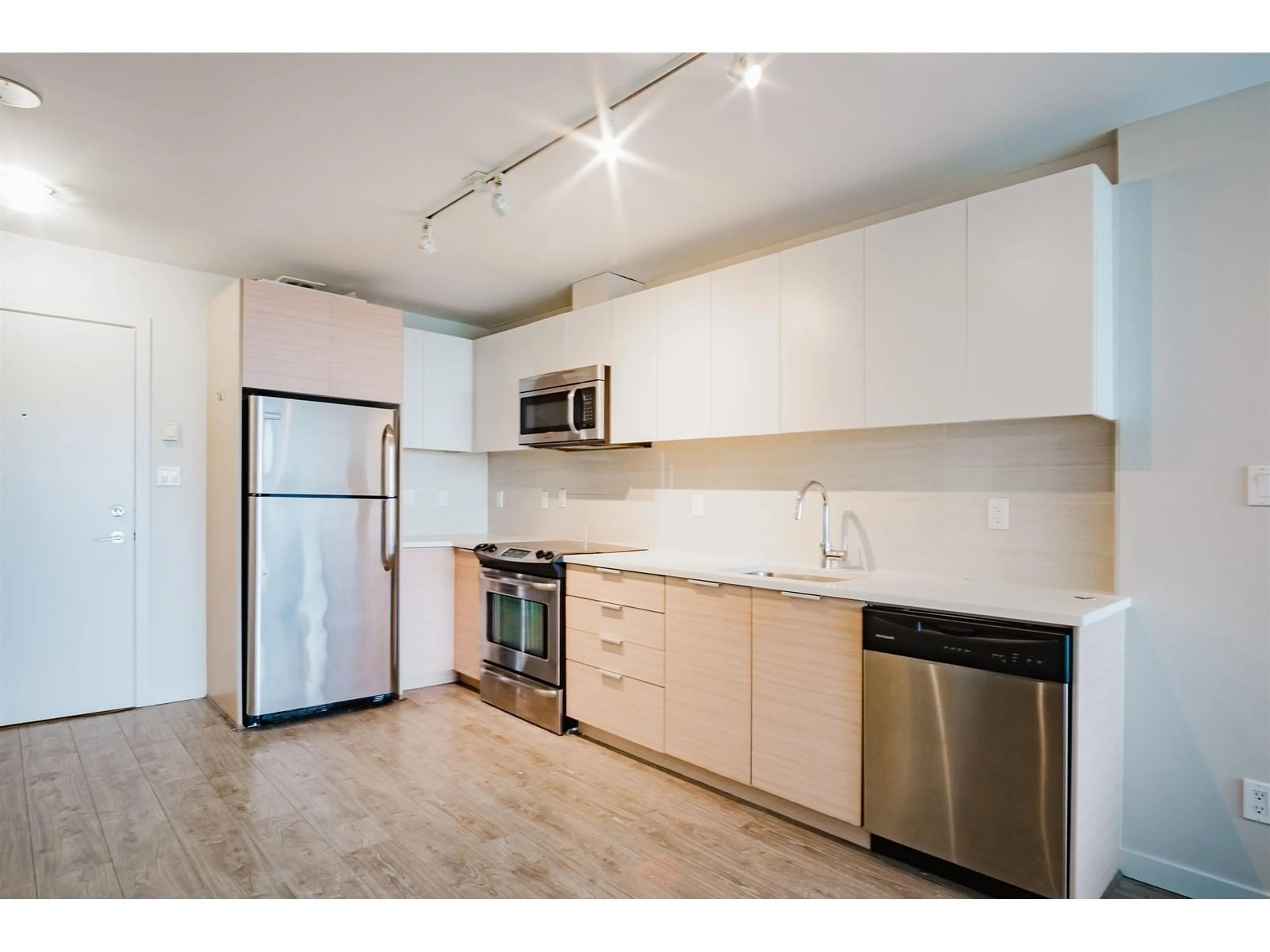 Standard kitchen, unknown for 2102 - 13303 CENTRAL, Surrey British Columbia V3T0K6