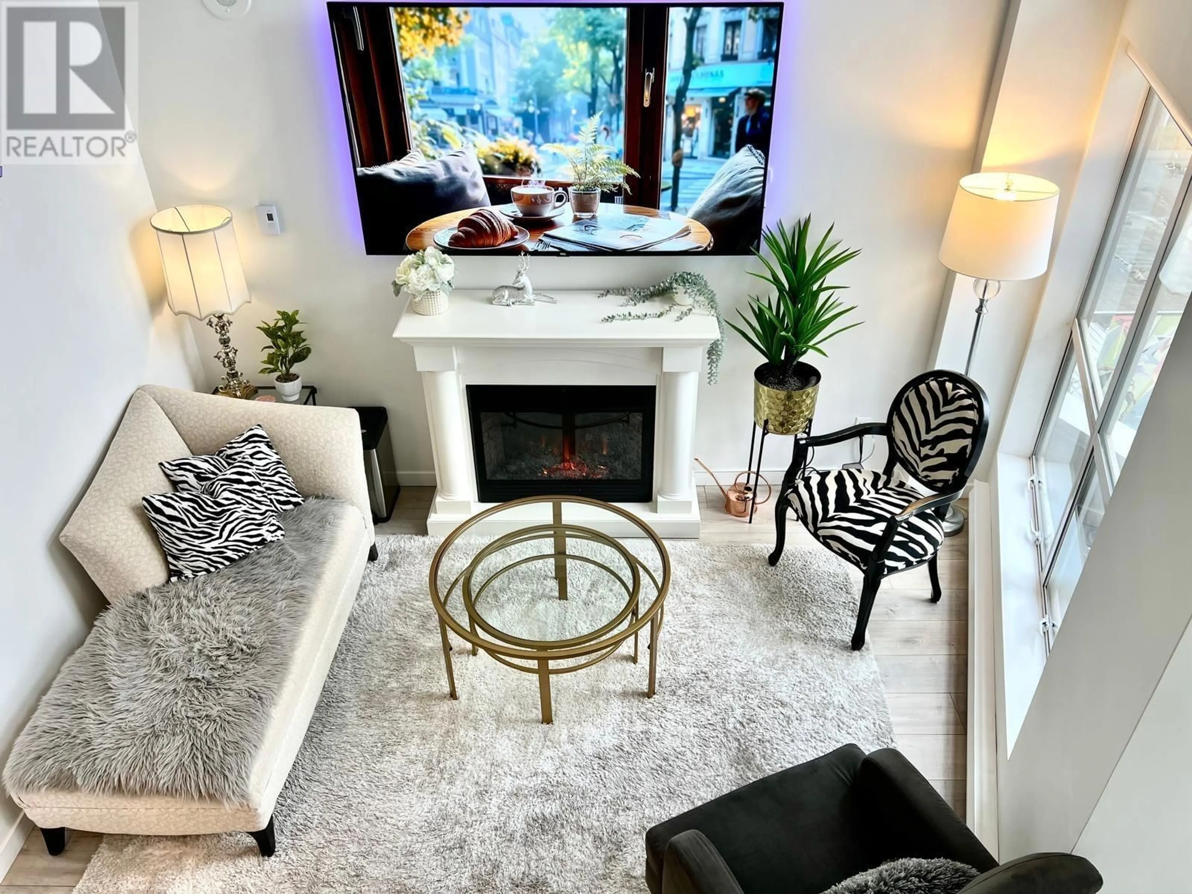 Living room with furniture, unknown for 811 - 933 SEYMOUR STREET, Vancouver British Columbia V6B6L6