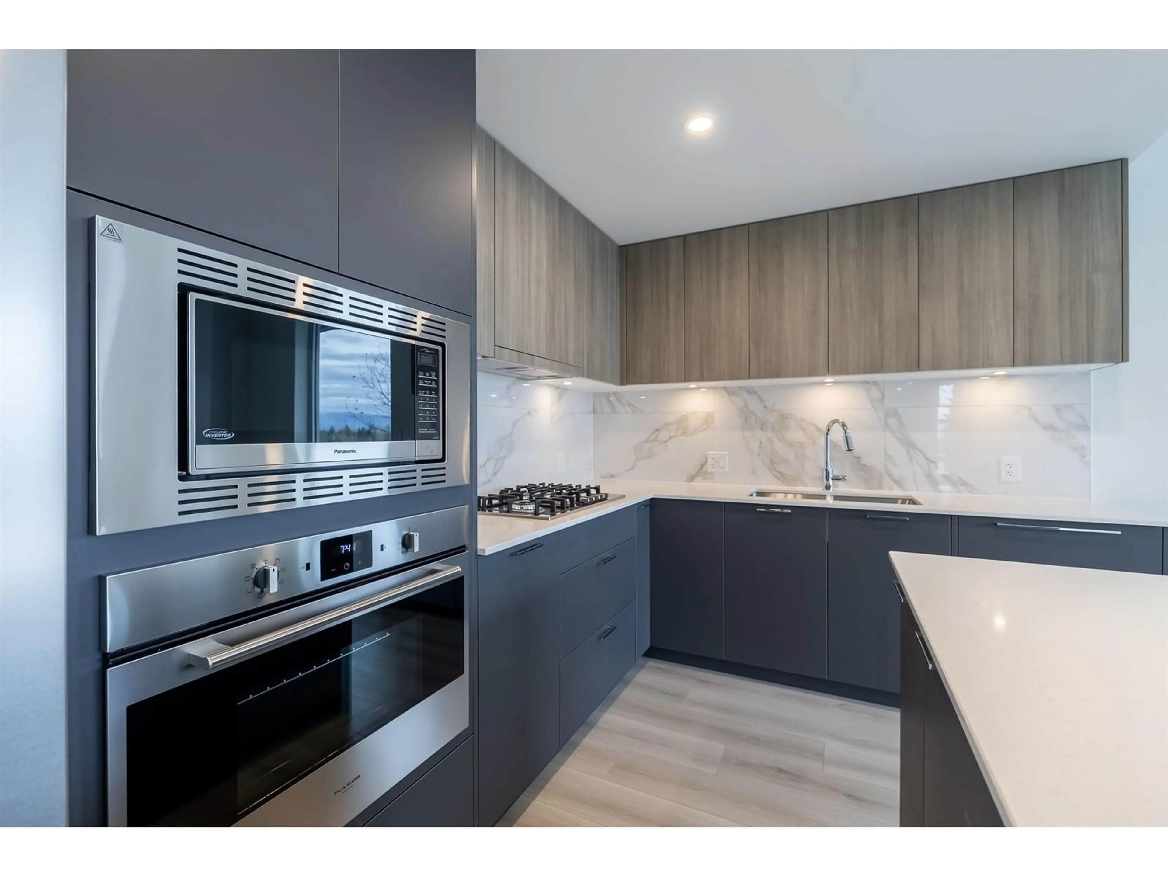 Contemporary kitchen, unknown for A303 - 20065 85, Langley British Columbia V2Y3Y5