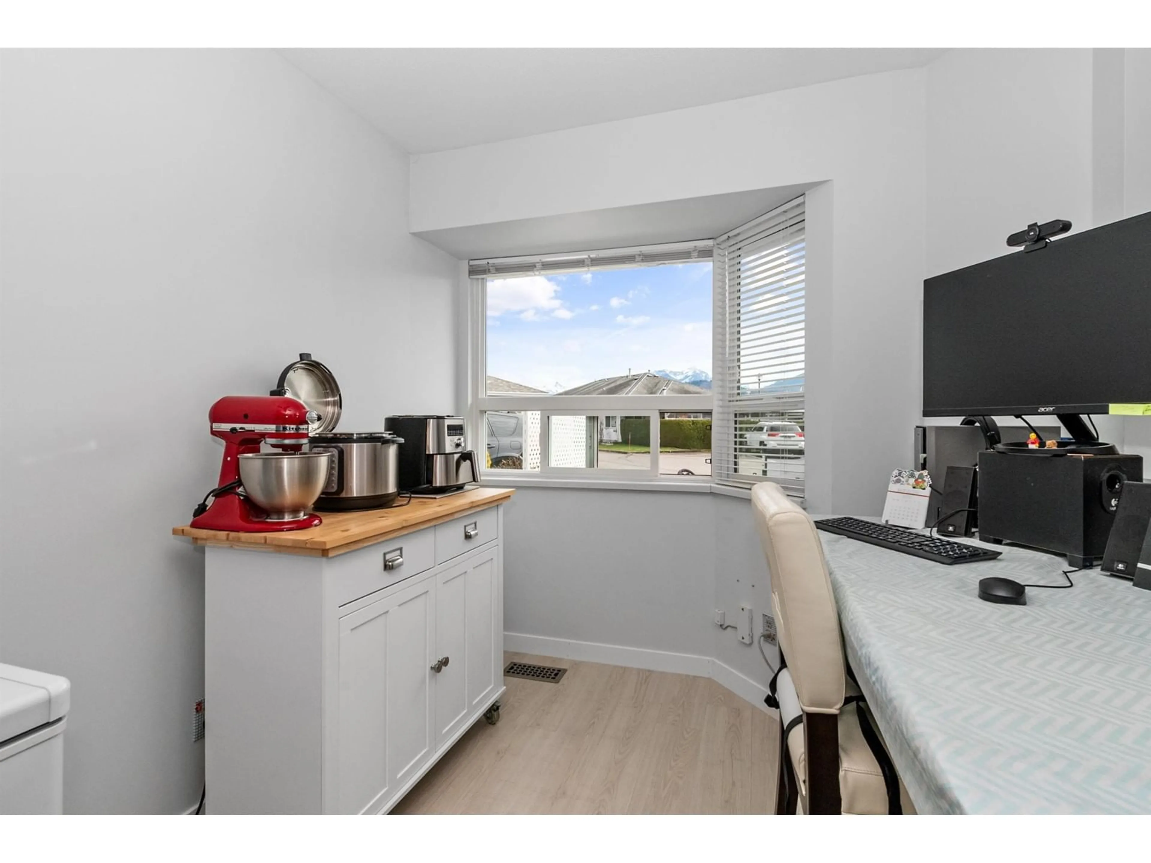 Standard kitchen, wood/laminate floor for 106 - 7610 EVANS ROAD, Chilliwack British Columbia V2R2X8