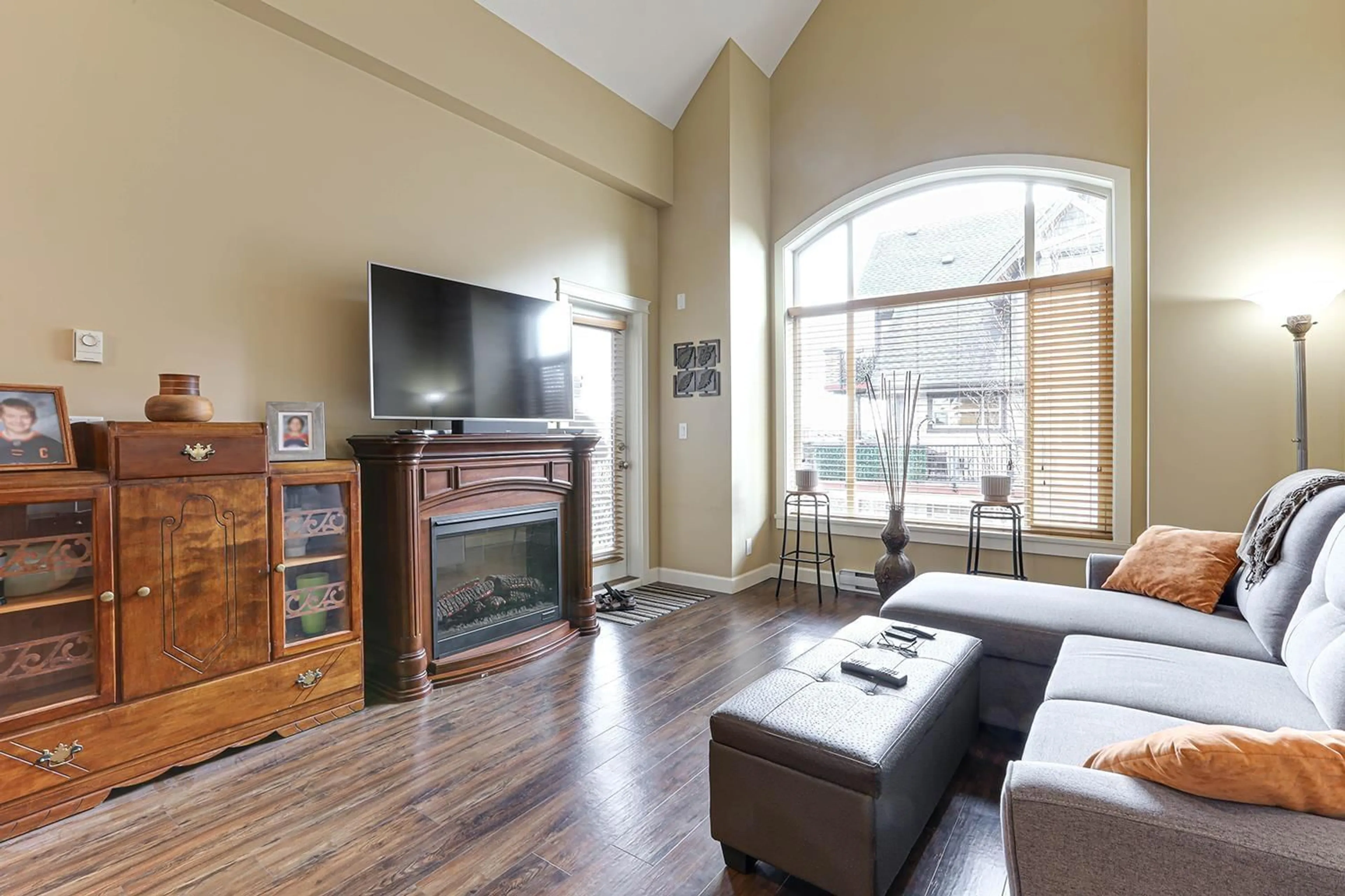 Living room with furniture, wood/laminate floor for 404 - 8328 207A, Langley British Columbia V2Y0K5