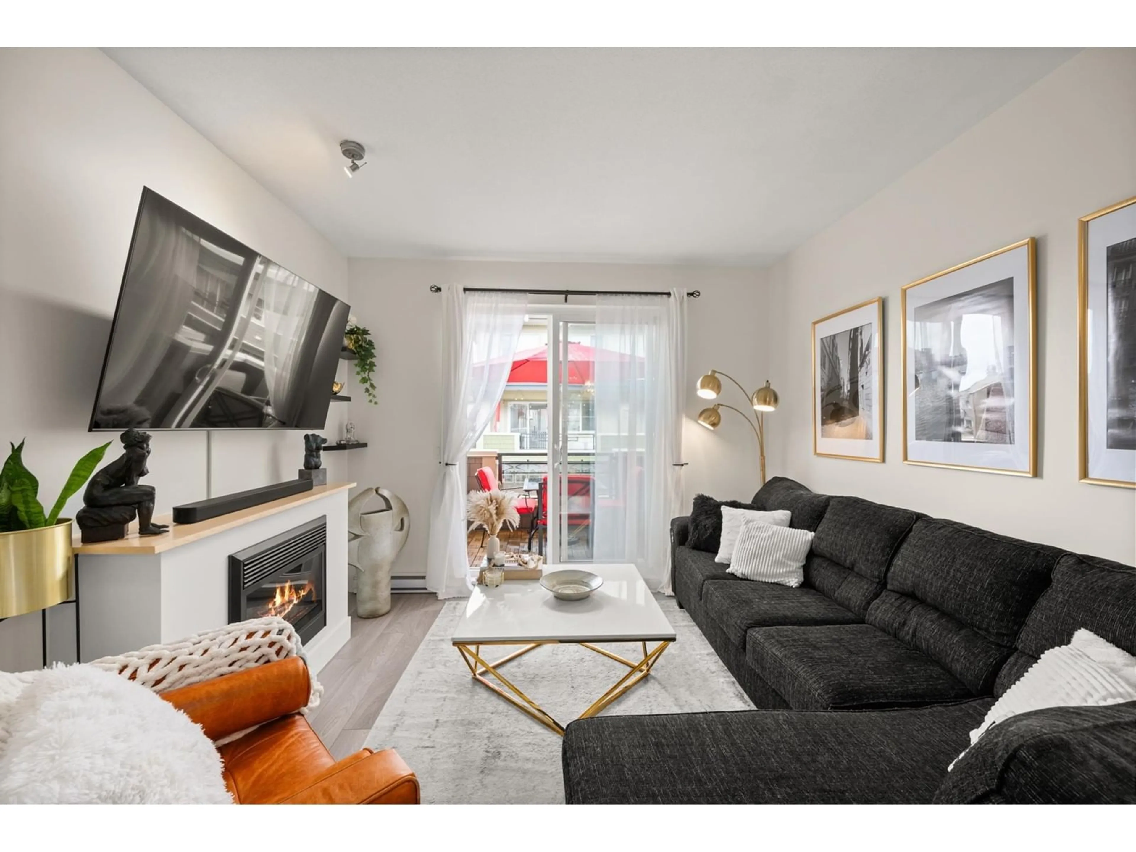 Living room with furniture, unknown for 26 - 19477 72A, Surrey British Columbia V4N6M2