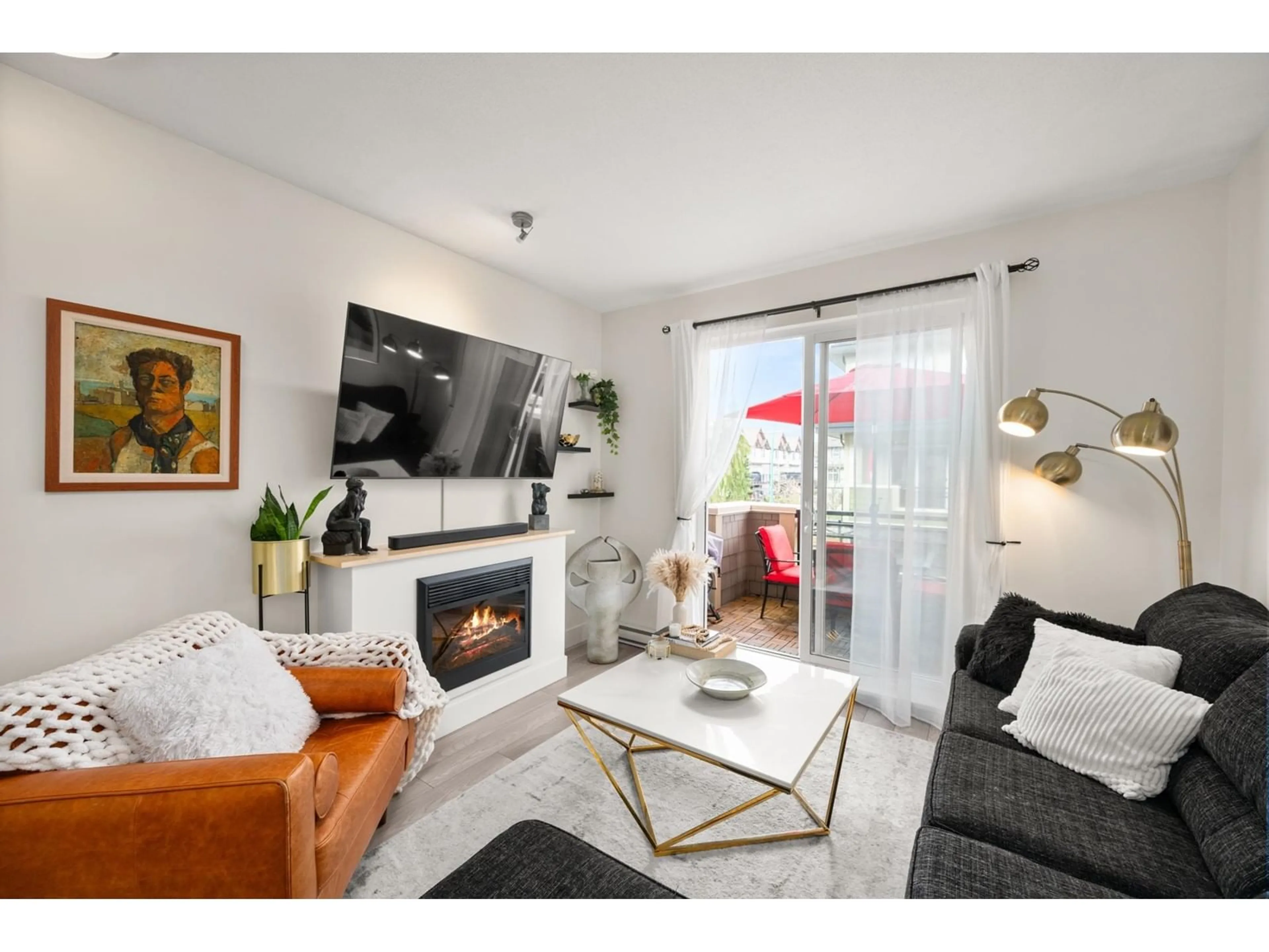 Living room with furniture, unknown for 26 - 19477 72A, Surrey British Columbia V4N6M2