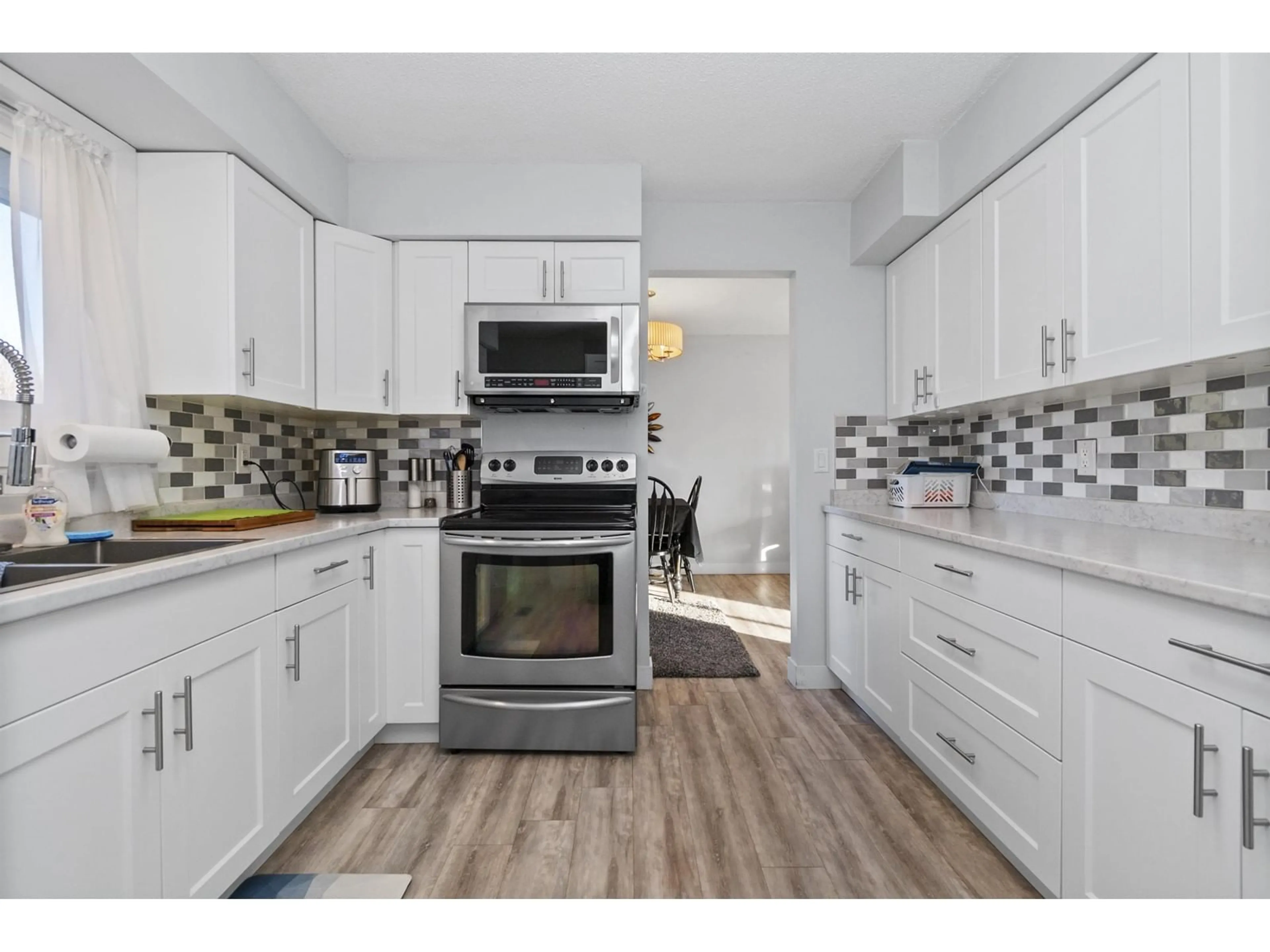 Standard kitchen, unknown for 45629 STEVENSON ROAD, Chilliwack British Columbia V2R1M6