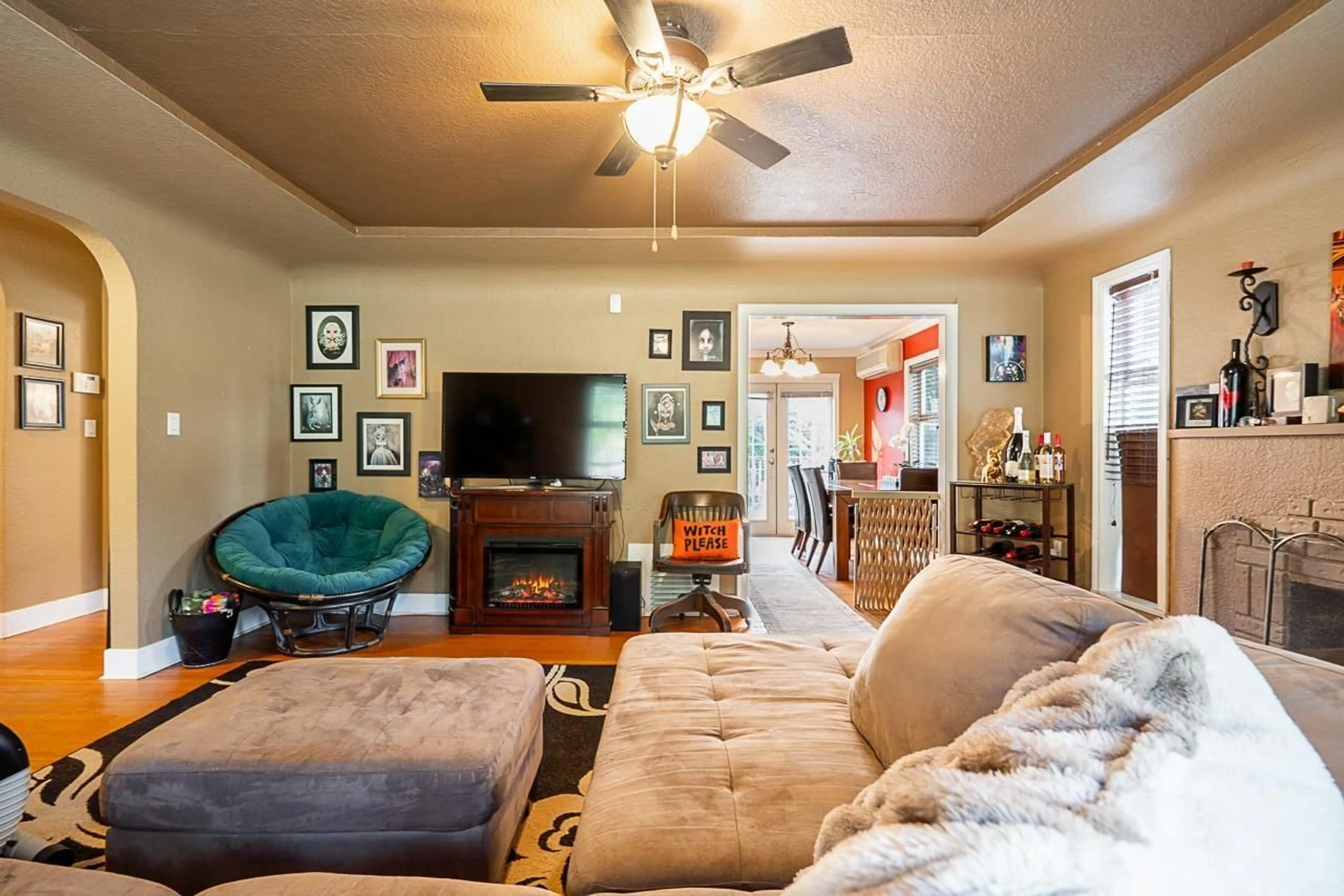 Living room with furniture, unknown for 32846 4TH, Mission British Columbia V2V1R8