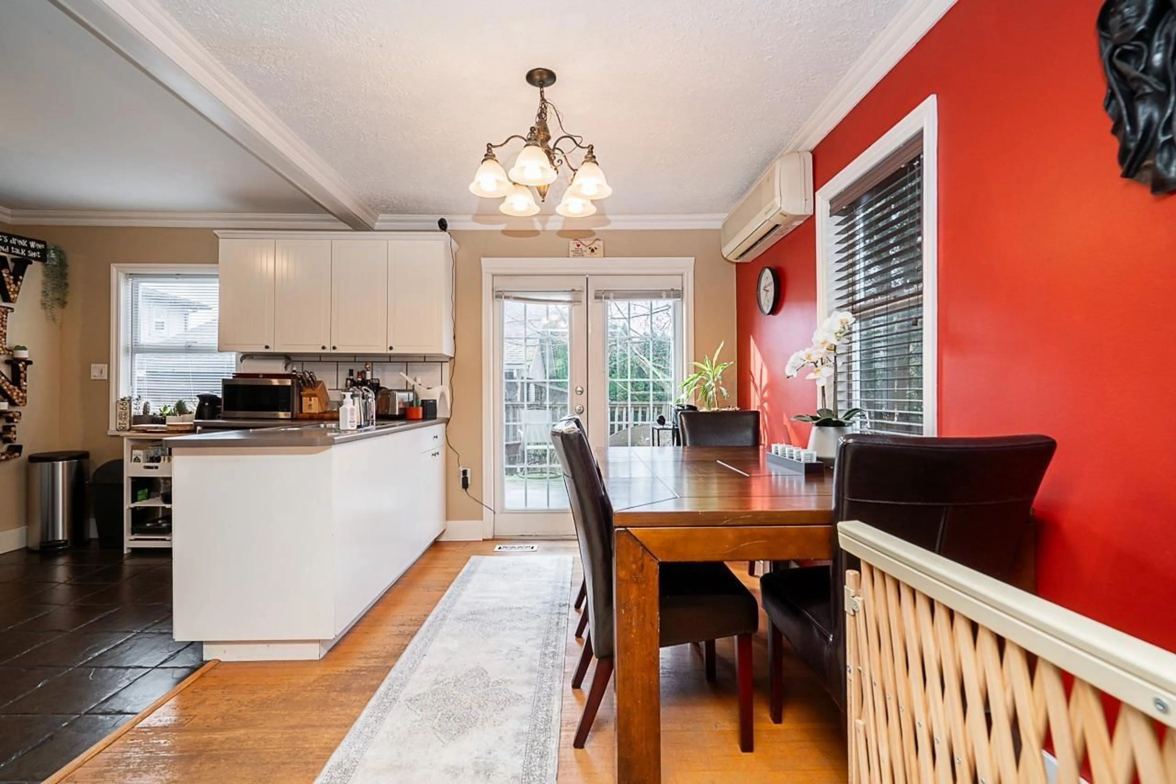 Dining room, wood/laminate floor for 32846 4TH, Mission British Columbia V2V1R8