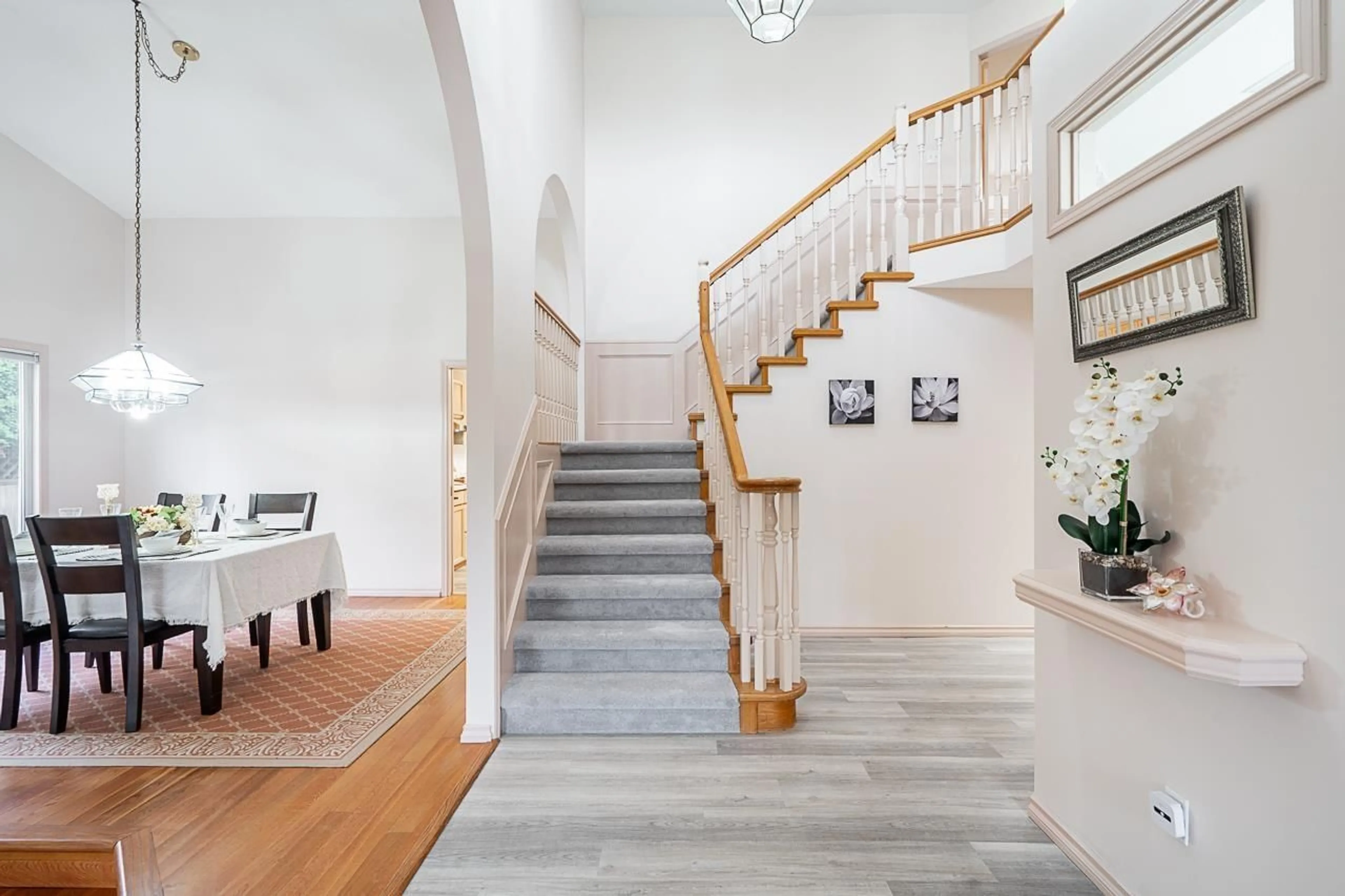 Indoor foyer for 13830 20, Surrey British Columbia V4A1Z9