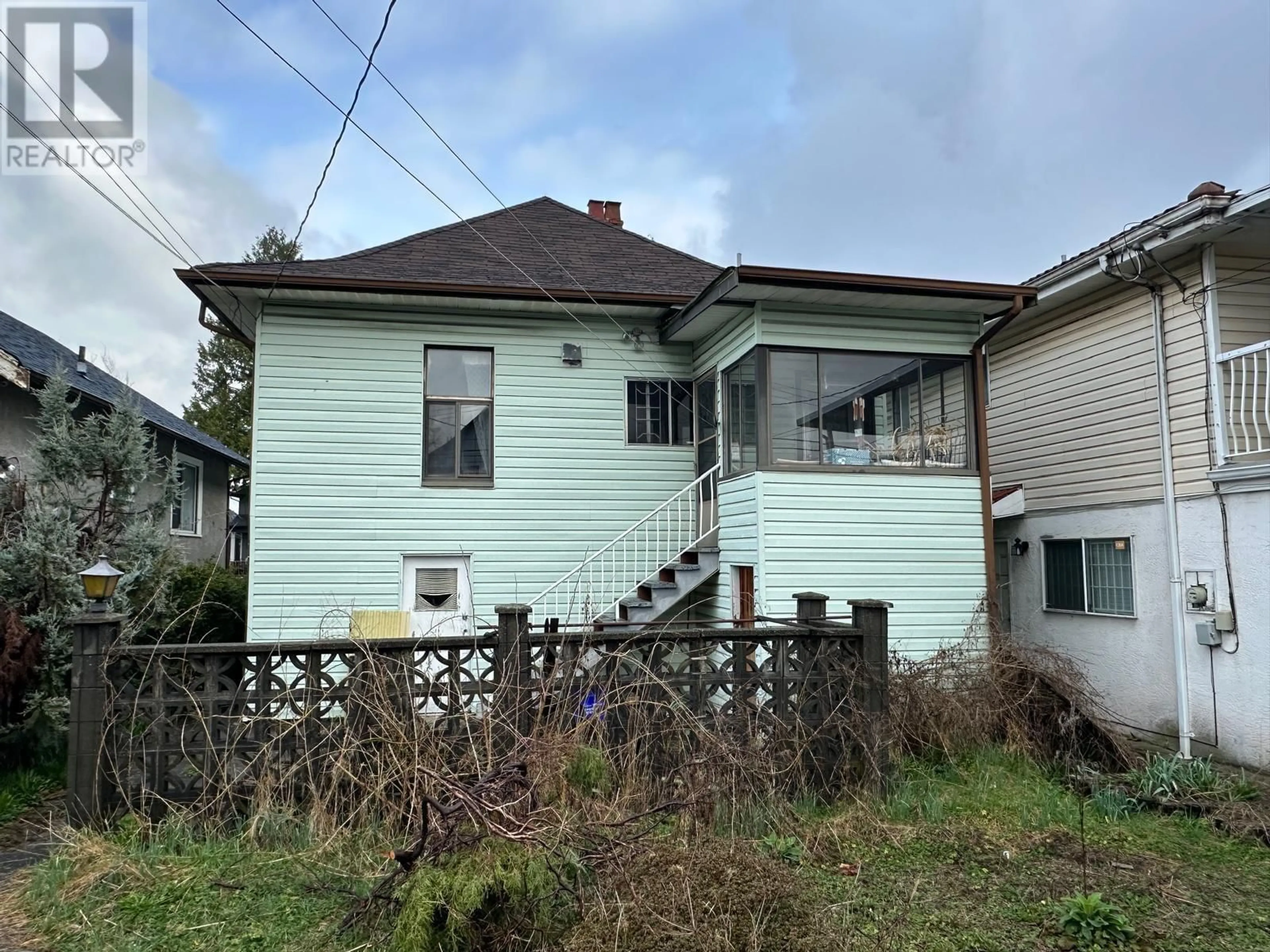 Unknown for 2070 33RD AVENUE, Vancouver British Columbia V5N3E7