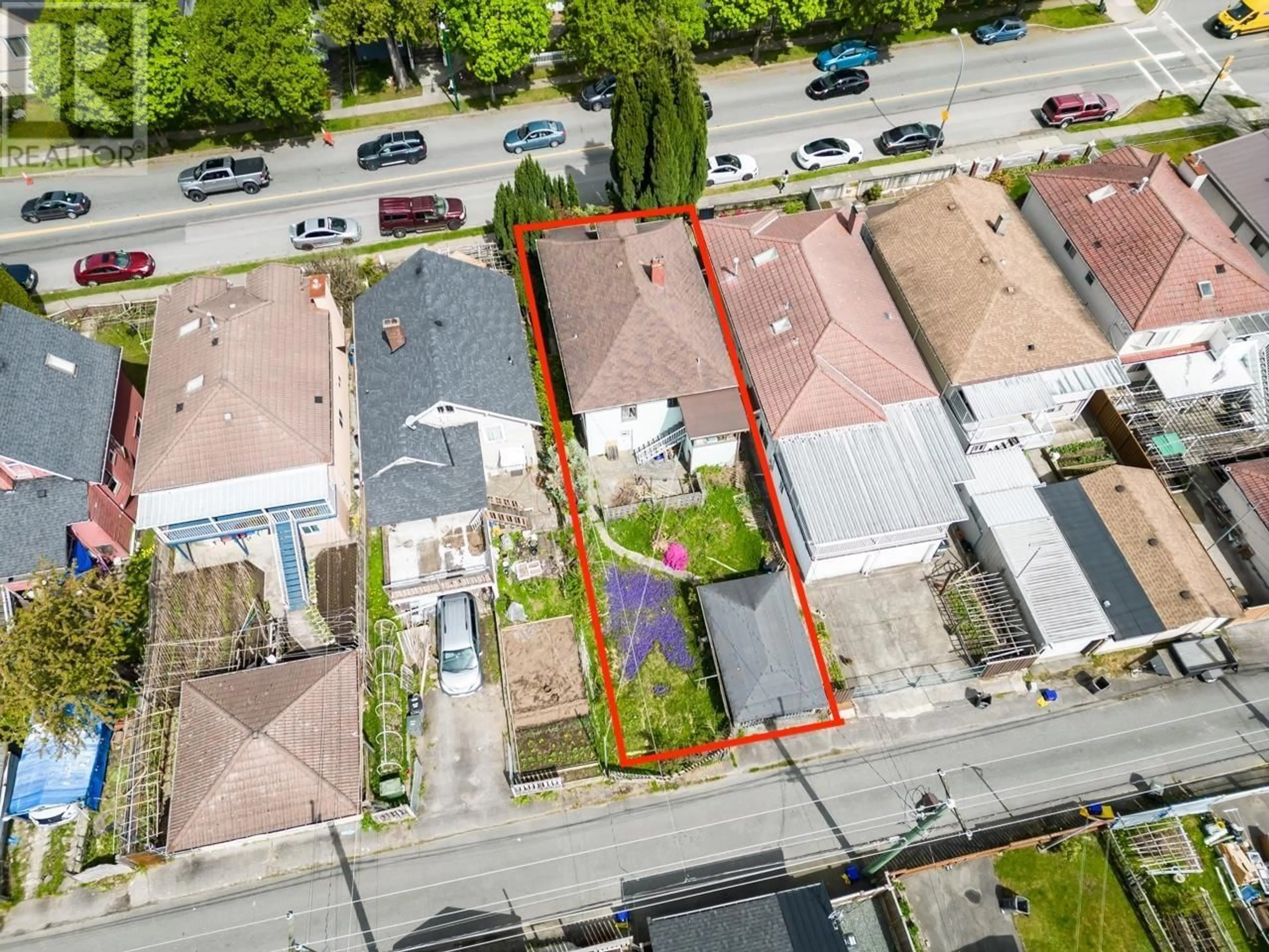 A pic from outside/outdoor area/front of a property/back of a property/a pic from drone, street for 2070 33RD AVENUE, Vancouver British Columbia V5N3E7