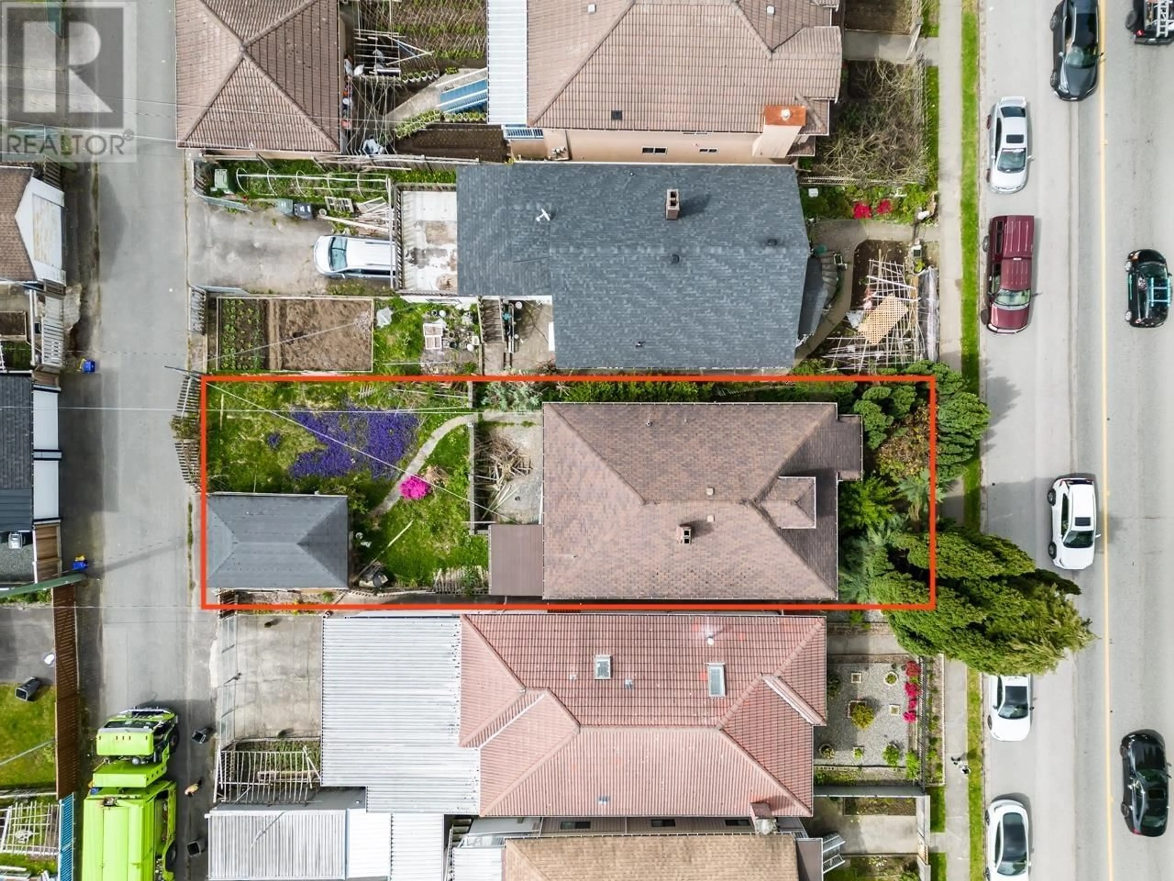 A pic from outside/outdoor area/front of a property/back of a property/a pic from drone, street for 2070 33RD AVENUE, Vancouver British Columbia V5N3E7