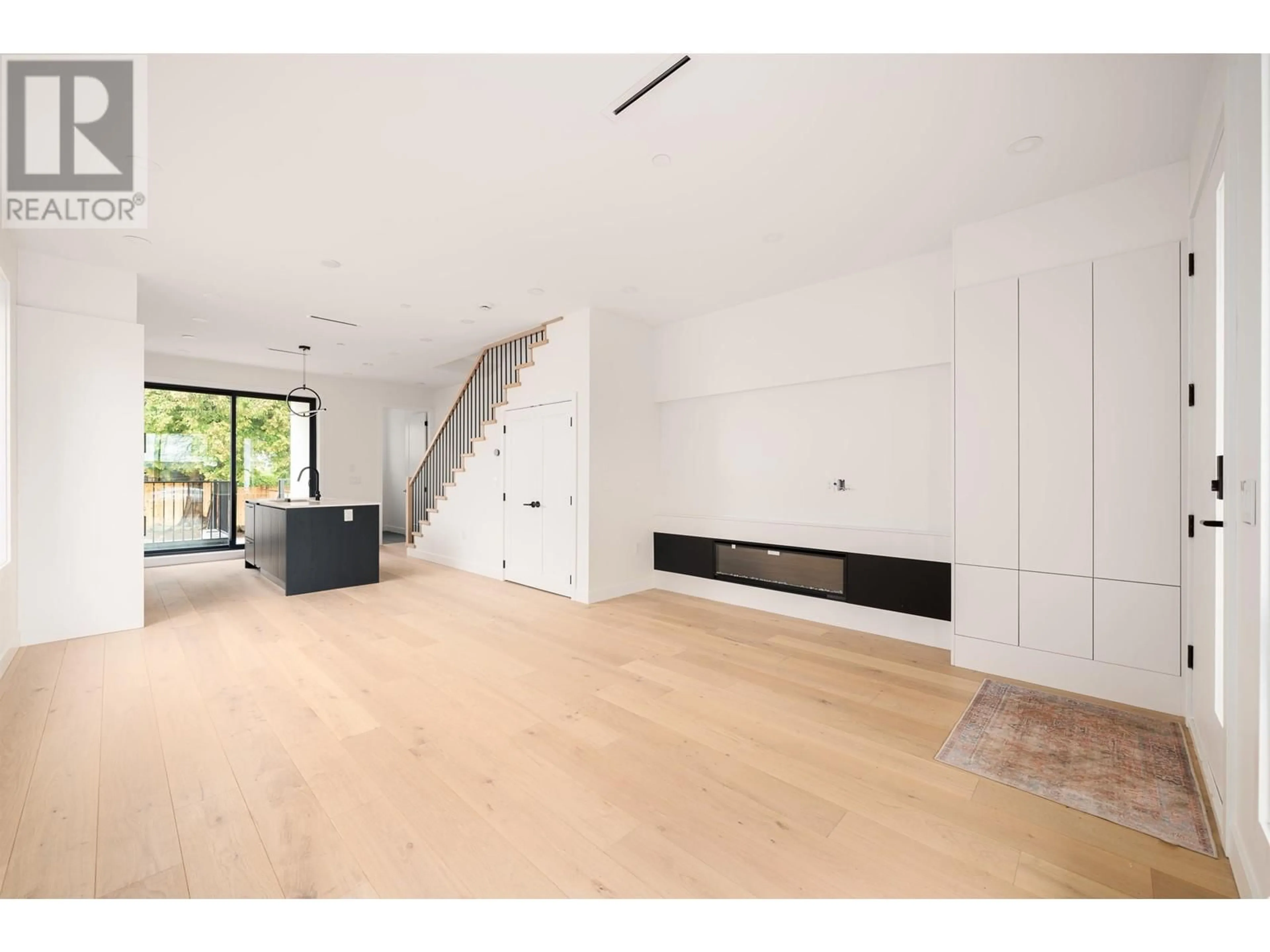 Unknown for 8086 LAUREL STREET, Vancouver British Columbia V6P3V1
