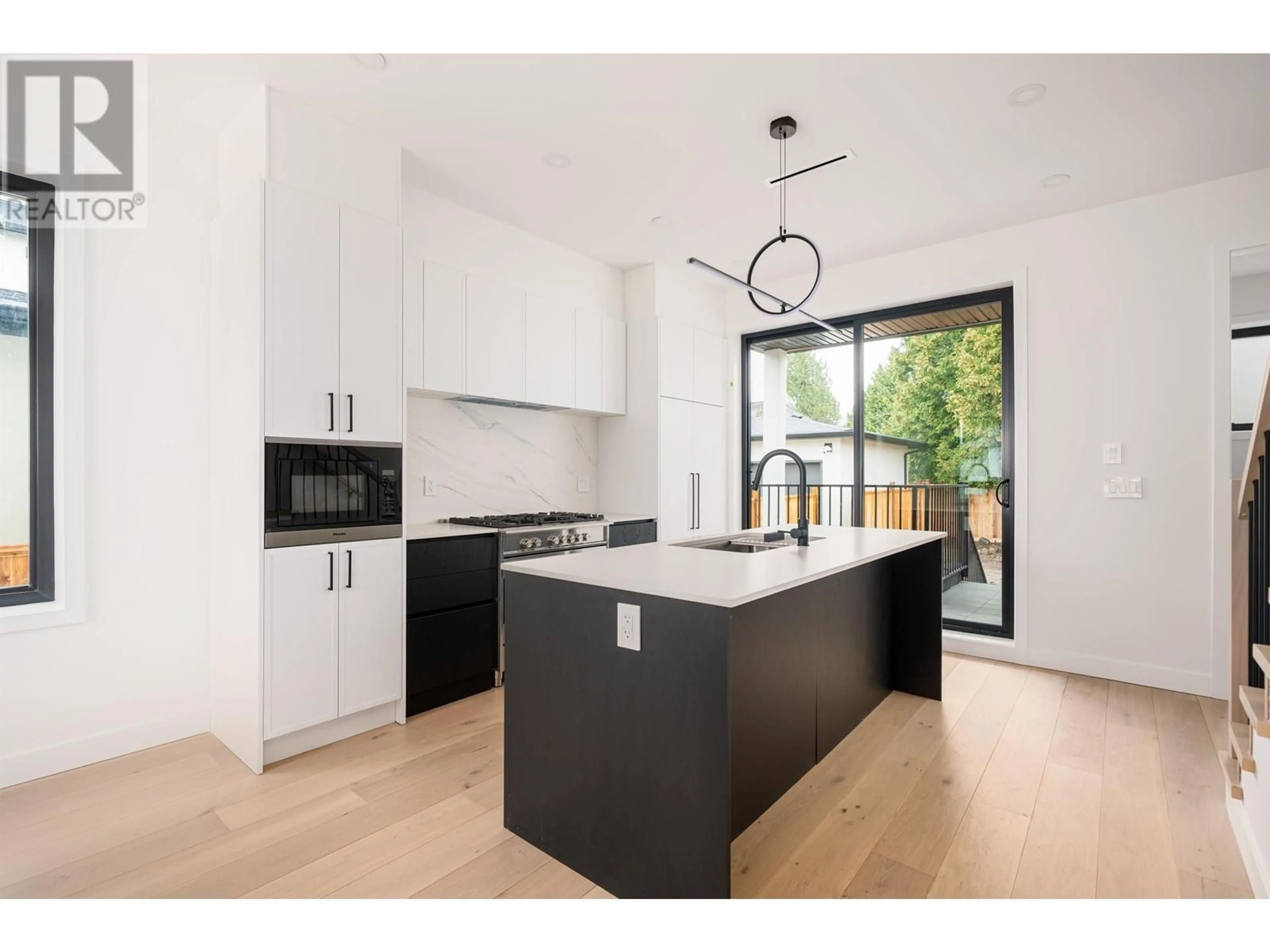 Open concept kitchen, wood/laminate floor for 8086 LAUREL STREET, Vancouver British Columbia V6P3V1