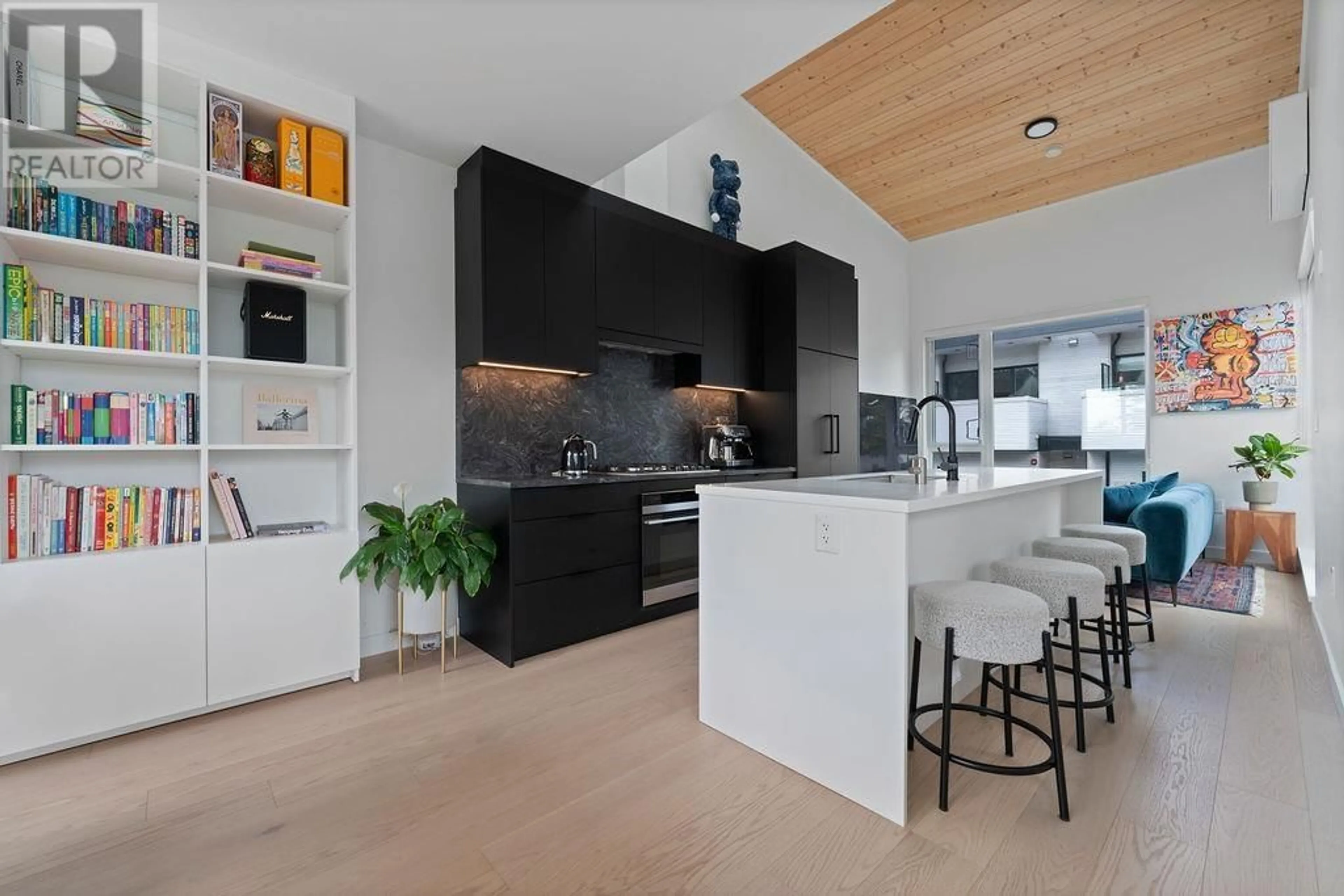 Contemporary kitchen, unknown for 201 - 650 2ND STREET, North Vancouver British Columbia V7M1E3