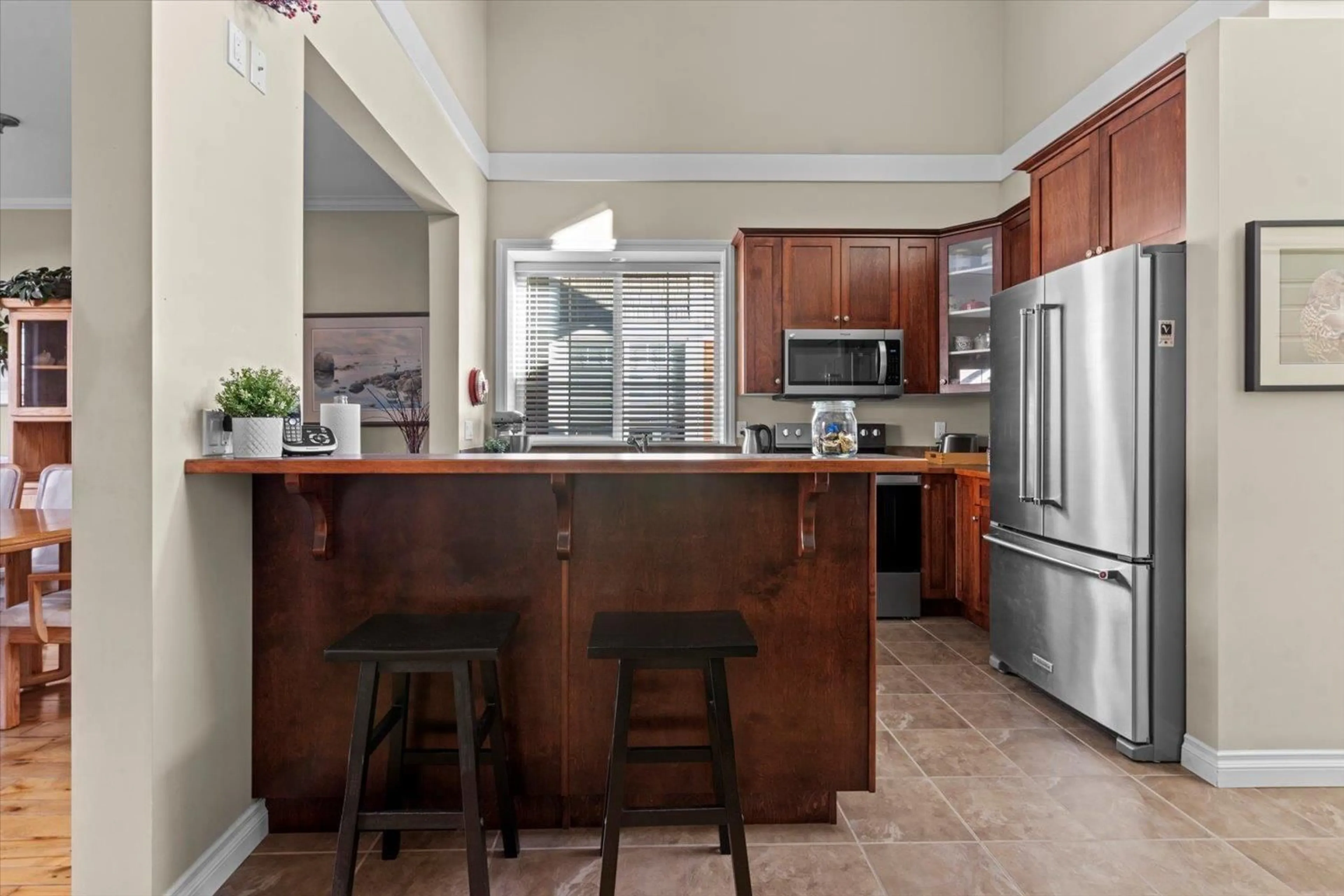 Open concept kitchen, ceramic/tile floor for 20 - 45545 TAMIHI WAY, Chilliwack British Columbia V2R0G2
