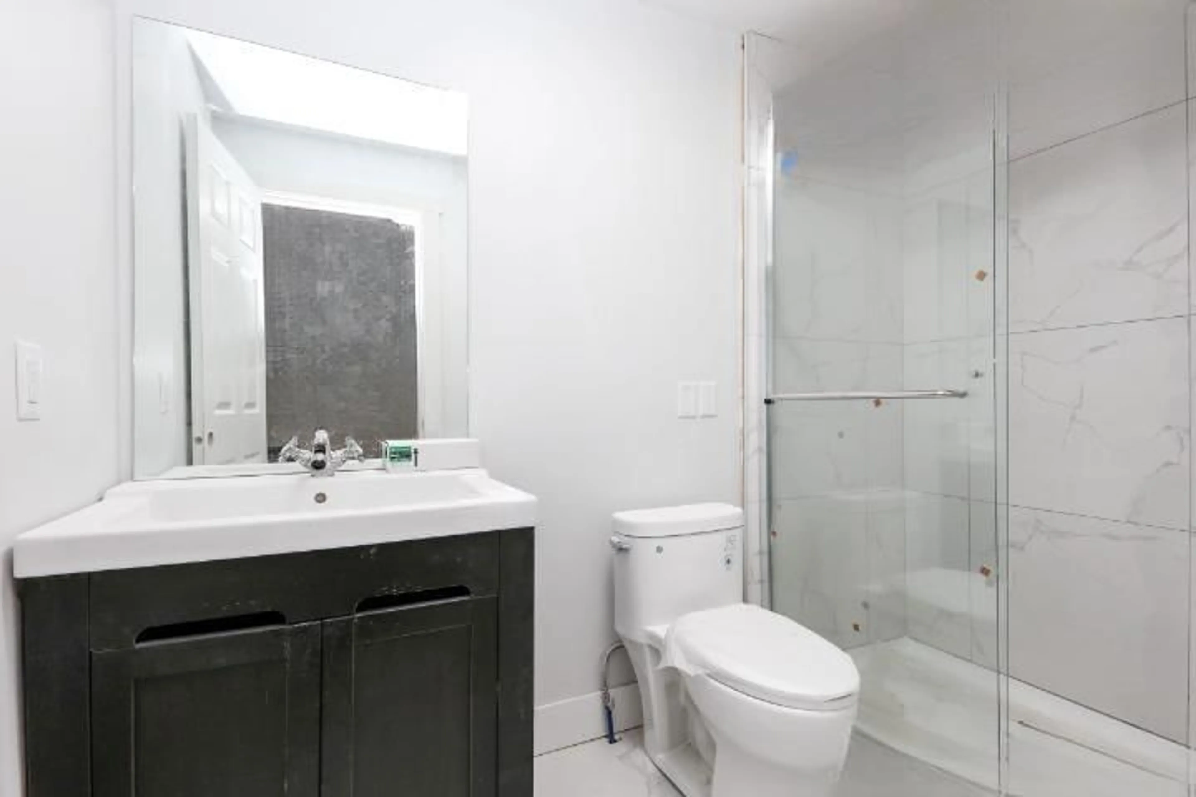 Standard bathroom, unknown for 7526 LICKMAN ROAD, Chilliwack British Columbia V2R4A7