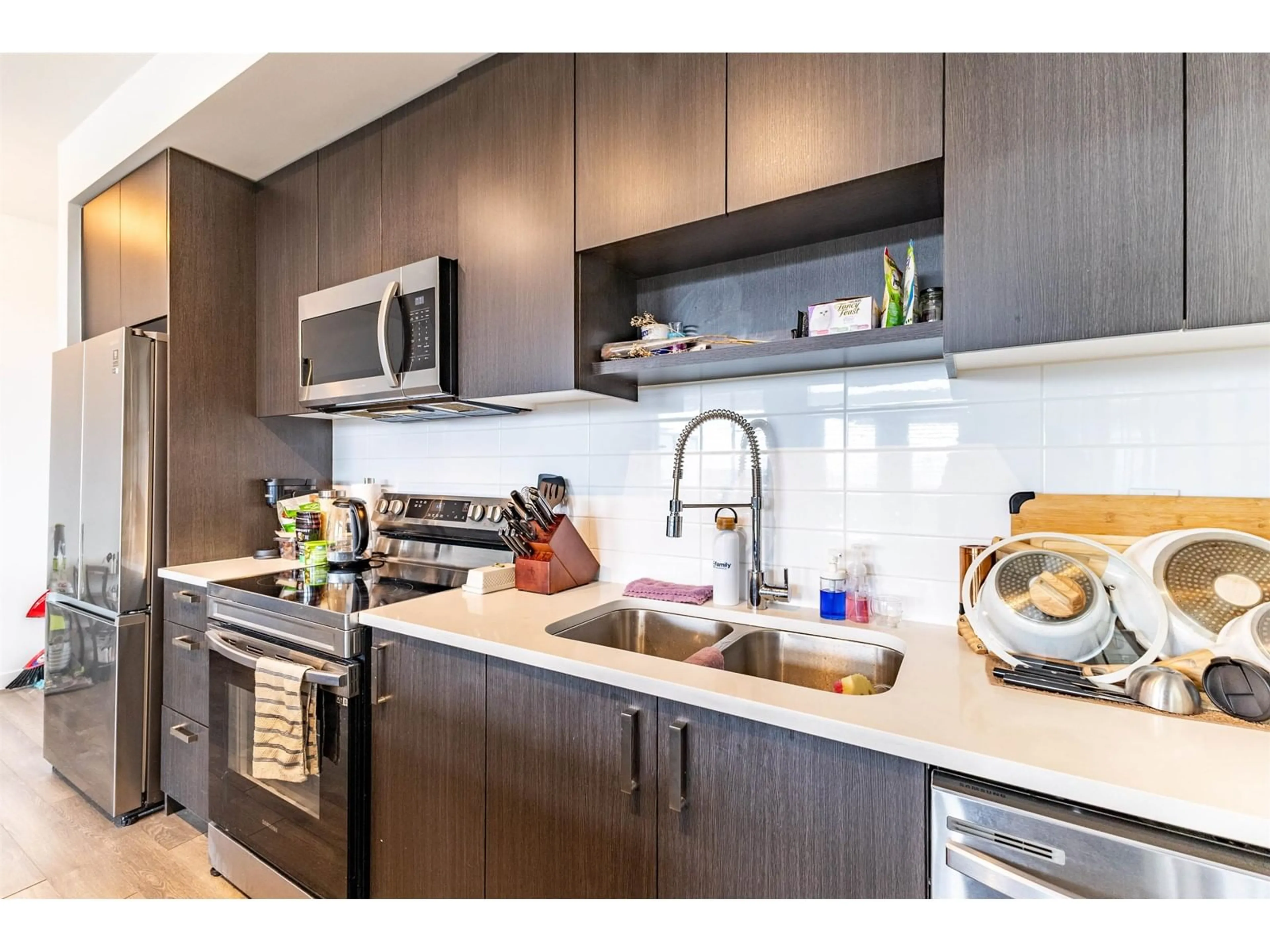 Standard kitchen, unknown for 609 13623 81A AVENUE, Surrey British Columbia V3W3N7