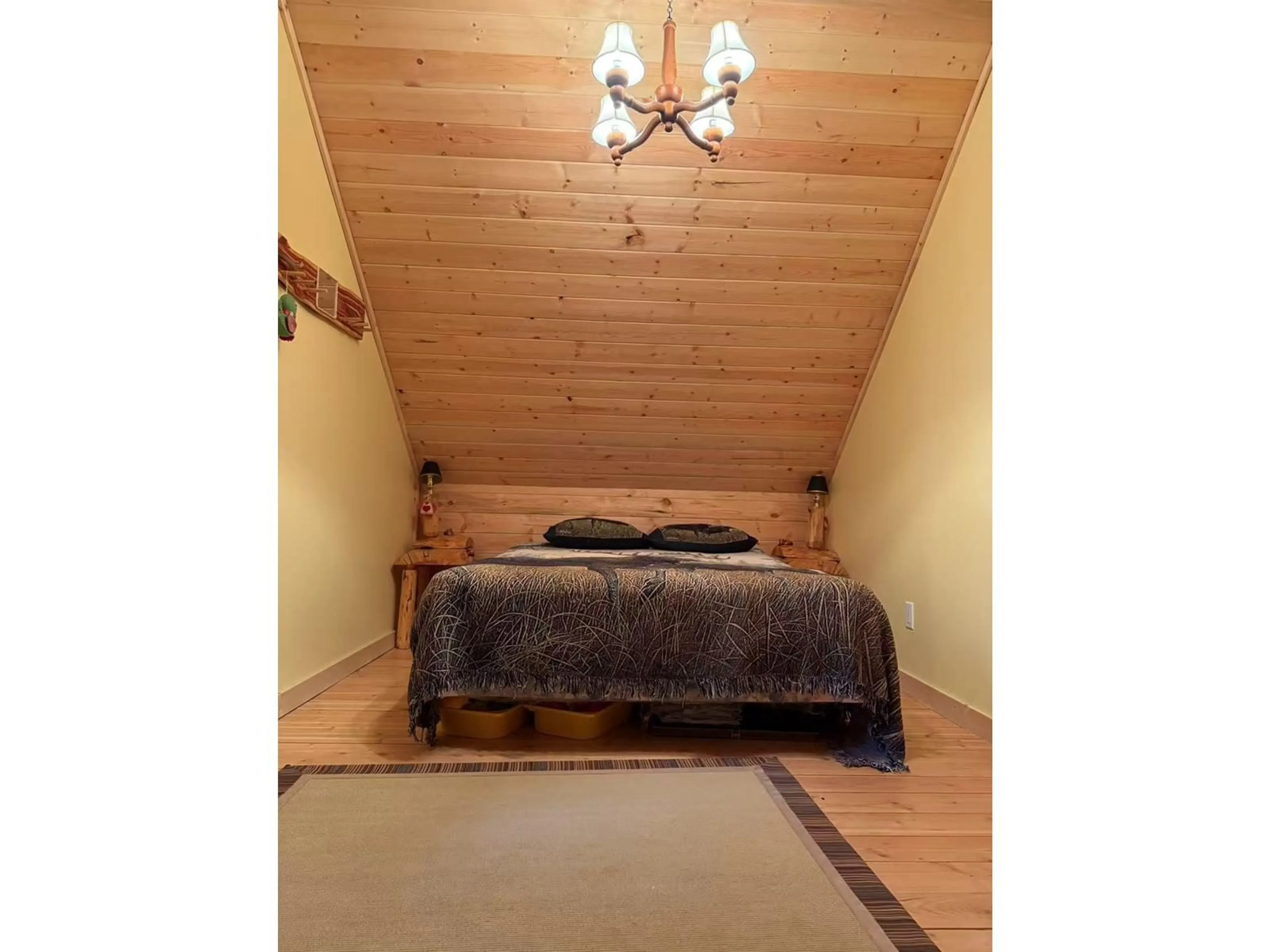 Bedroom with bed, wood/laminate floor for H101 STRAWBERRY LANE, Hope British Columbia V0X1L5