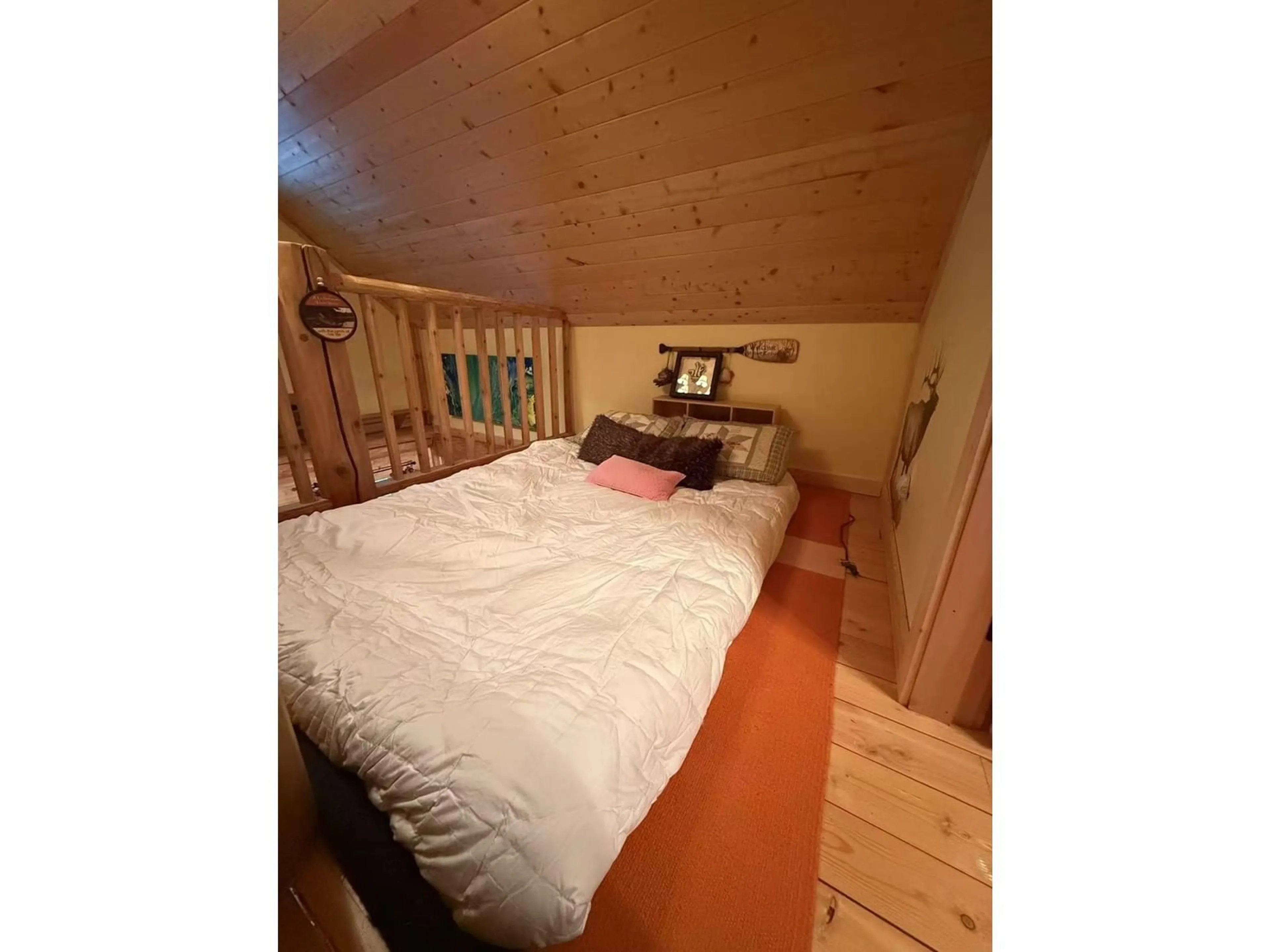 Bedroom with bed, wood/laminate floor for H101 STRAWBERRY LANE, Hope British Columbia V0X1L5