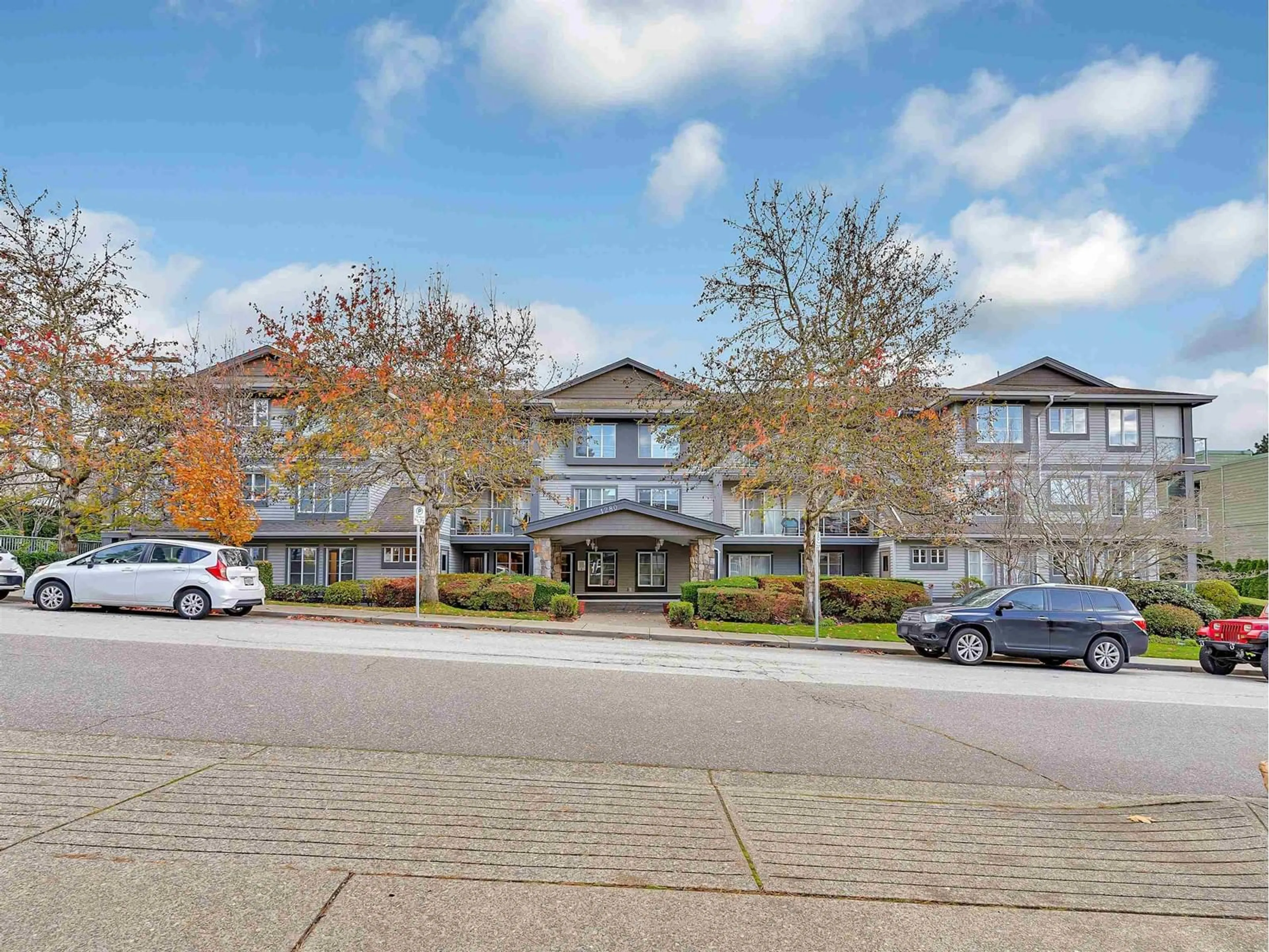 A pic from outside/outdoor area/front of a property/back of a property/a pic from drone, street for 104 - 1280 MERKLIN, White Rock British Columbia V4B4B9