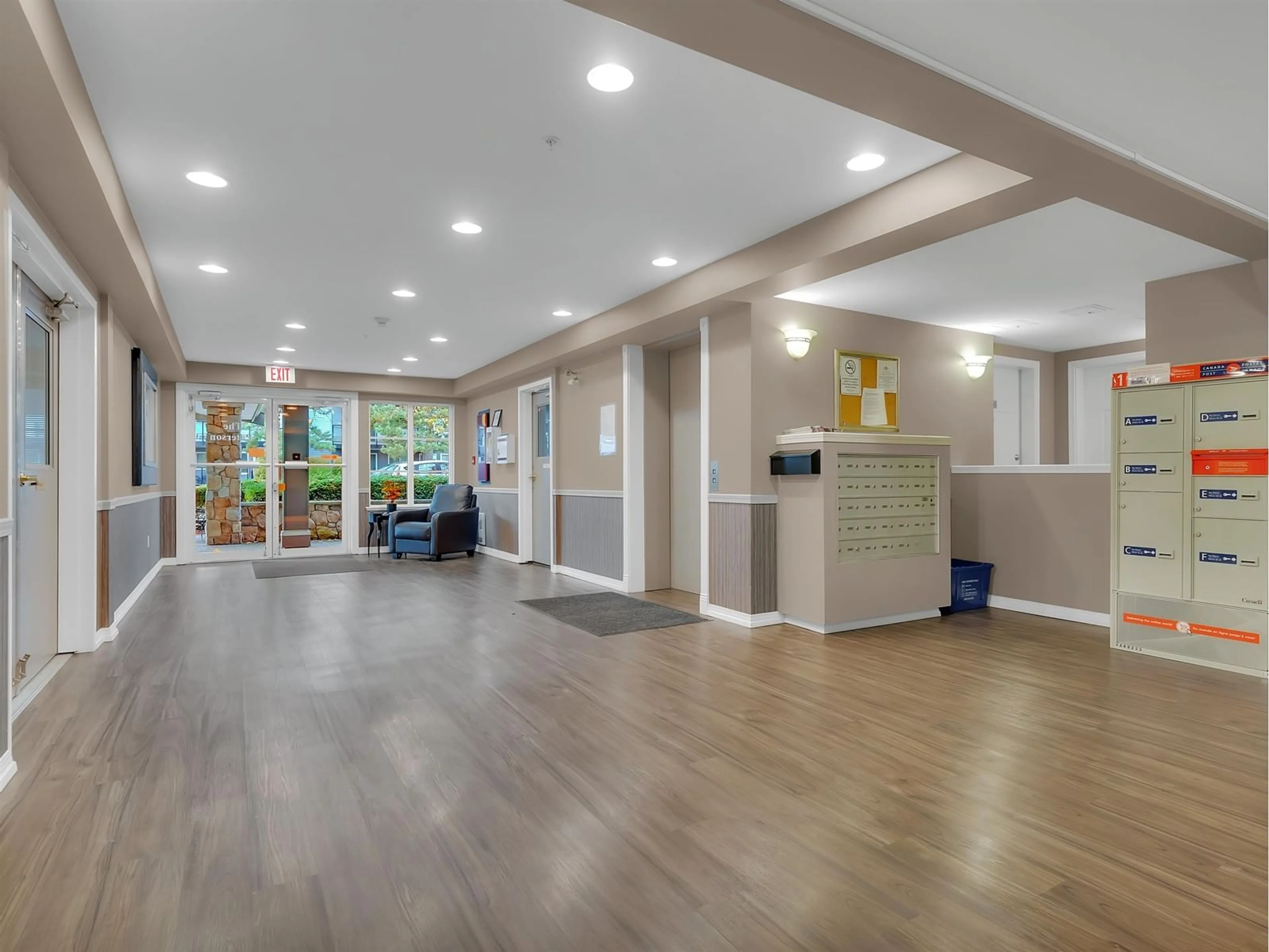 Indoor foyer for 104 - 1280 MERKLIN, White Rock British Columbia V4B4B9