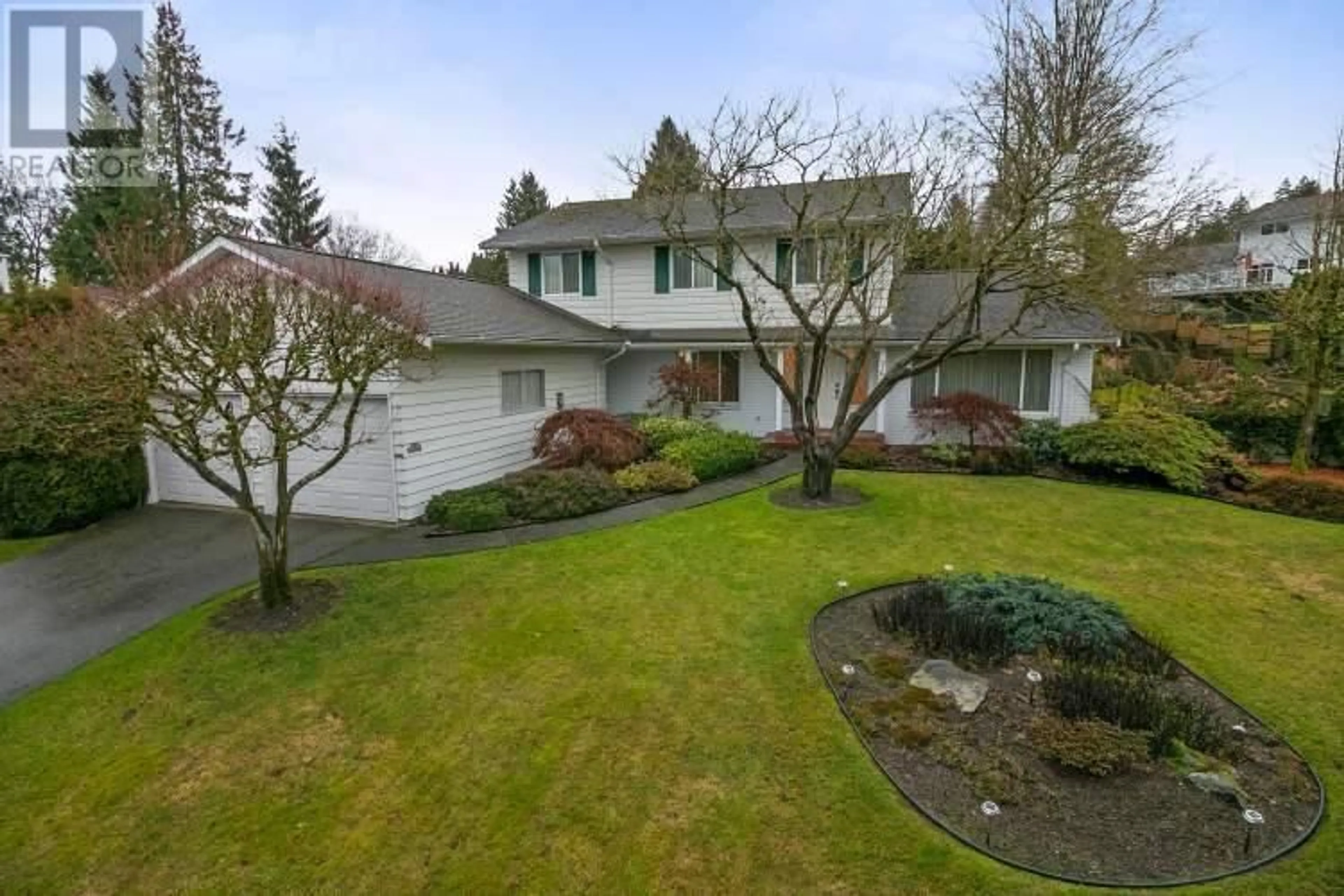 A pic from outside/outdoor area/front of a property/back of a property/a pic from drone, street for 7676 STANLEY CRESCENT, Burnaby British Columbia V5E1W1