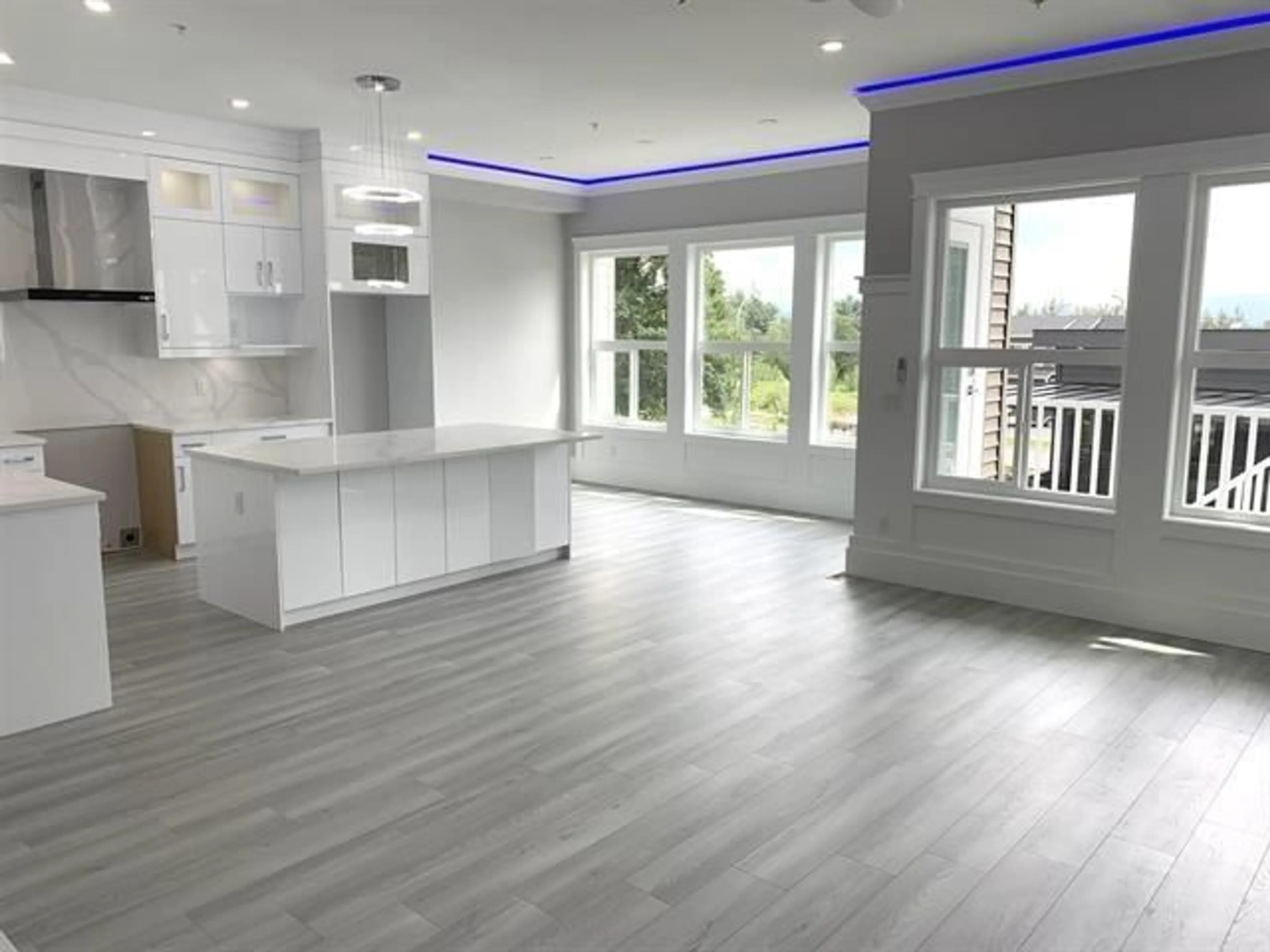 Open concept kitchen, wood/laminate floor for 33996 BARKER, Mission British Columbia V2V6B2