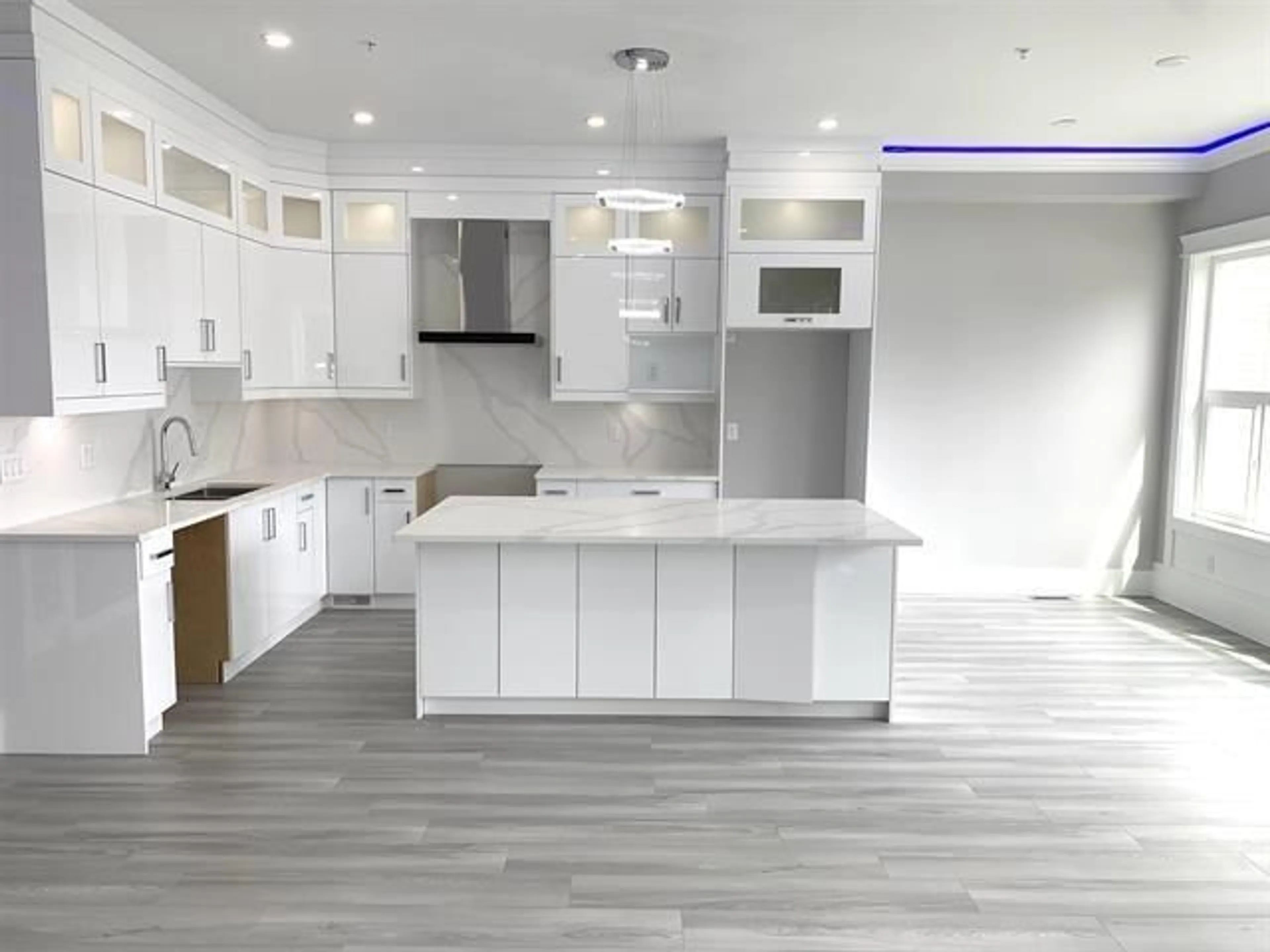 Open concept kitchen, unknown for 33996 BARKER, Mission British Columbia V2V6B2