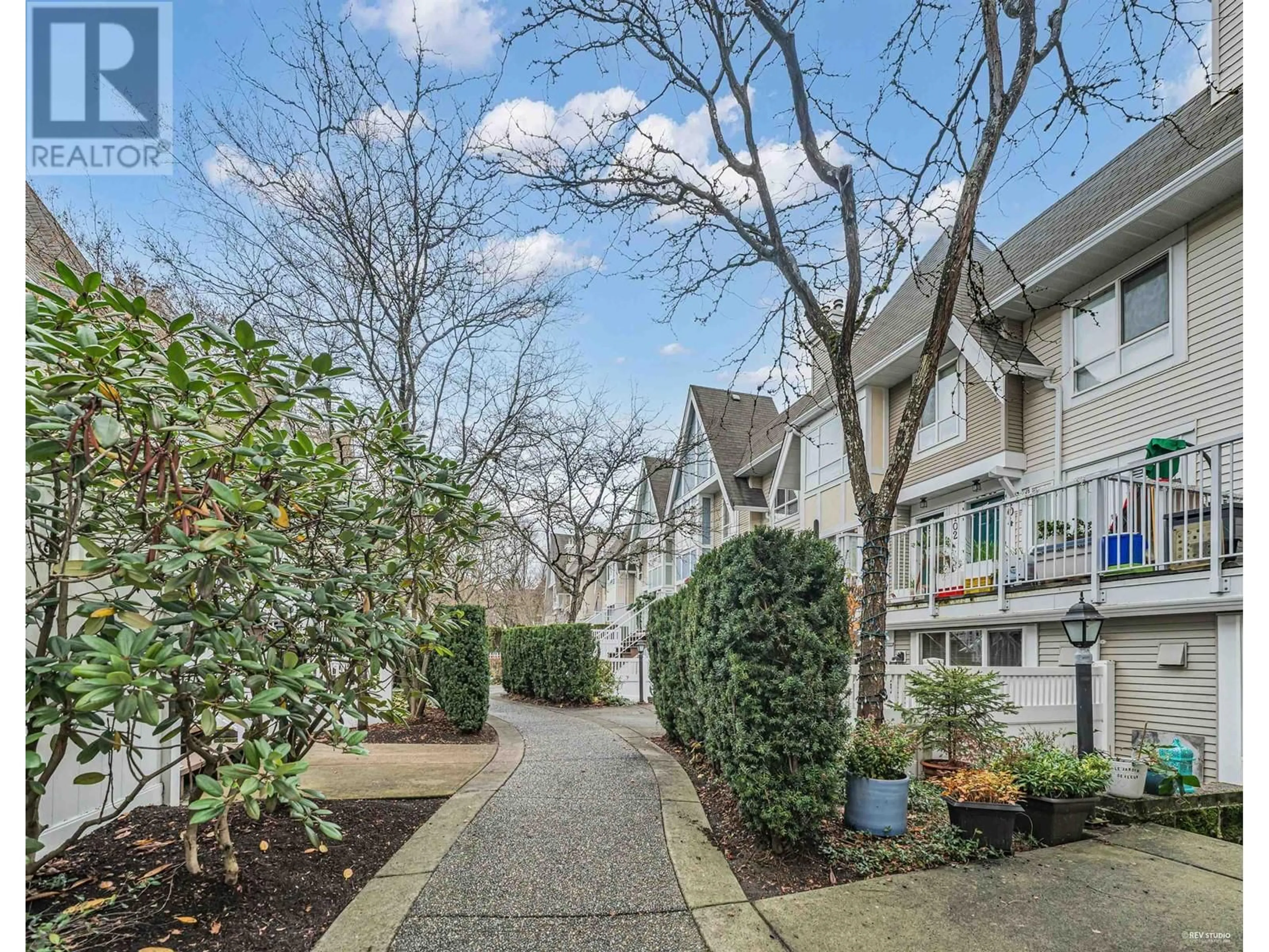 Patio, street for 111 - 6588 SOUTHOAKS CRESCENT, Burnaby British Columbia V5E4K1