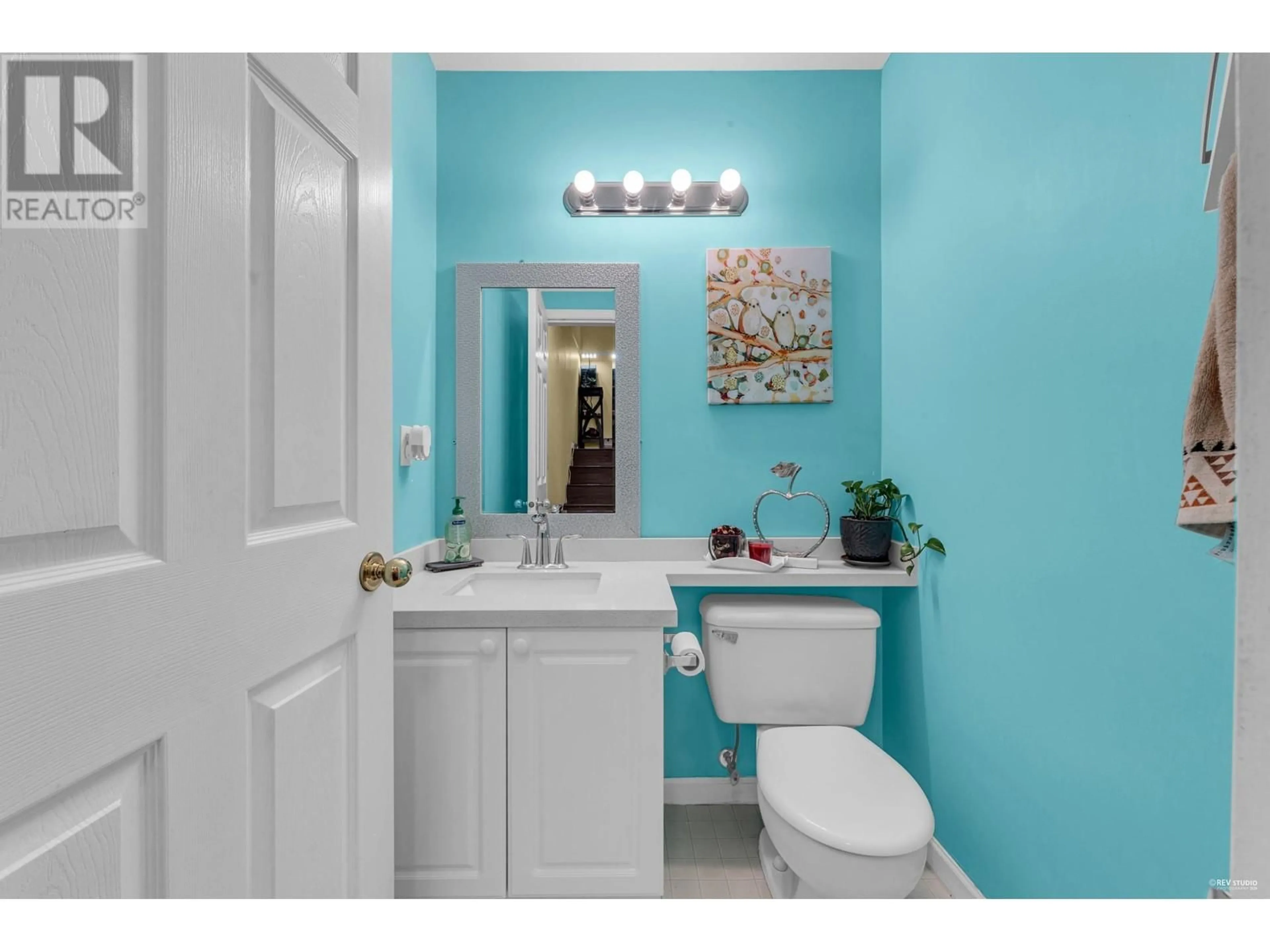 Standard bathroom, ceramic/tile floor for 111 - 6588 SOUTHOAKS CRESCENT, Burnaby British Columbia V5E4K1