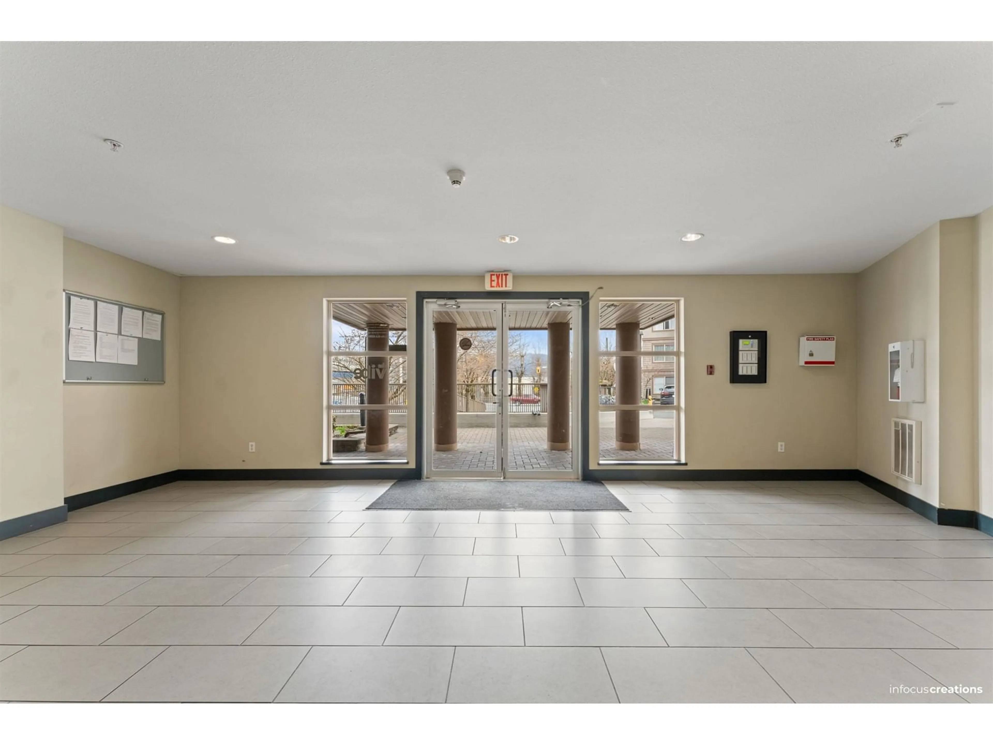 Indoor foyer for 403 - 45567 YALE ROAD, Chilliwack British Columbia V2P0B2