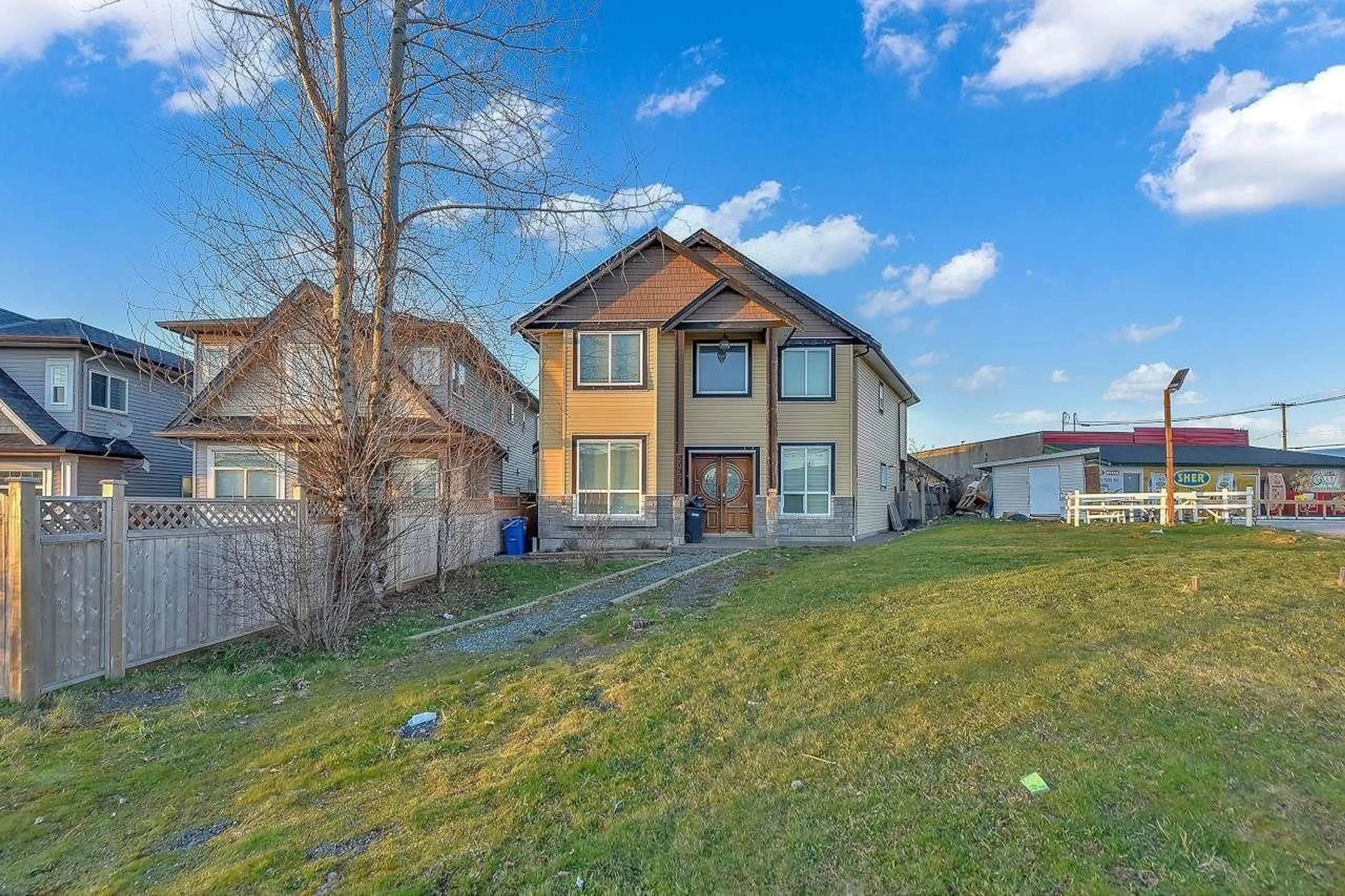 A pic from outside/outdoor area/front of a property/back of a property/a pic from drone, mountain view for 27969 FRASER, Abbotsford British Columbia V4X0A7